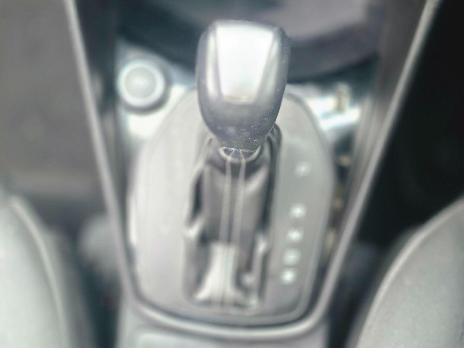 2017 Ford Fiesta image 34