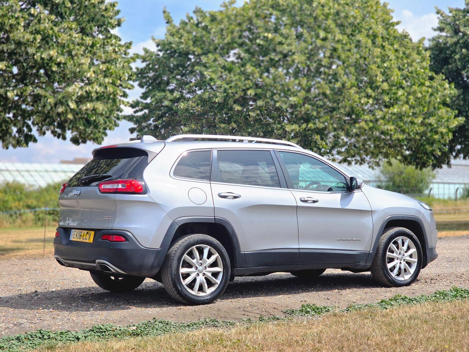 2016 Jeep Cherokee image 6