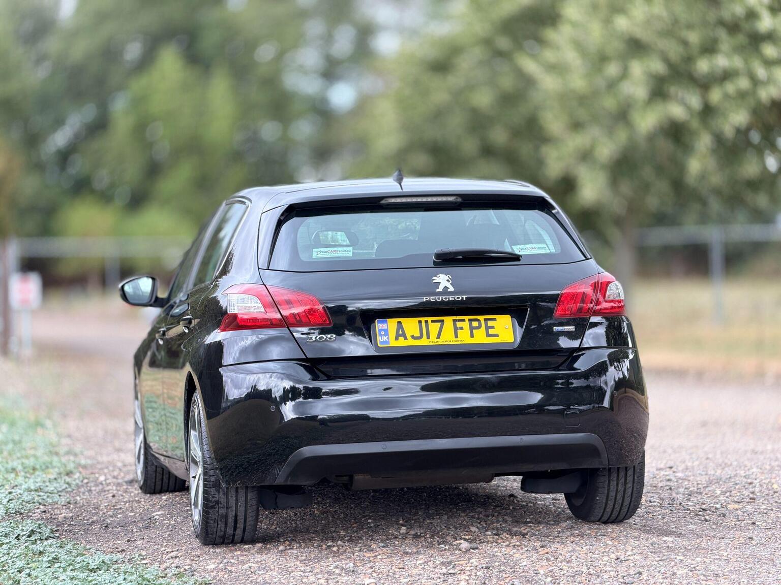 2017 Peugeot 308 image 8