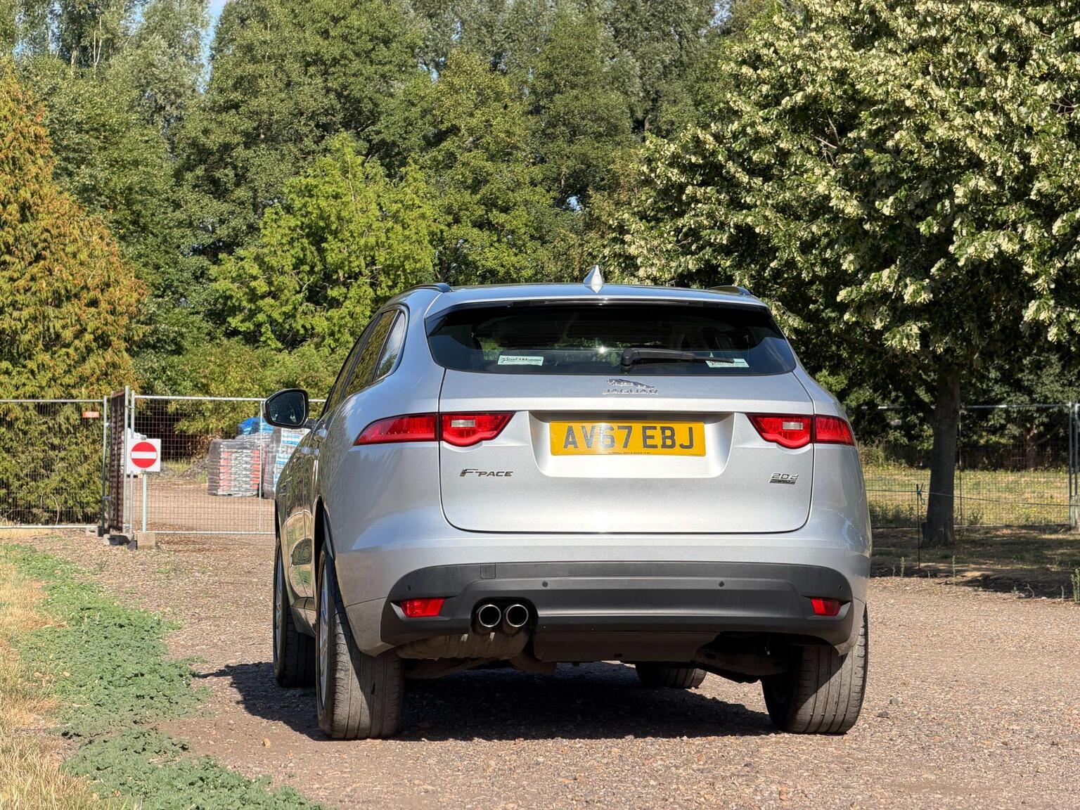2018 Jaguar F-PACE image 11
