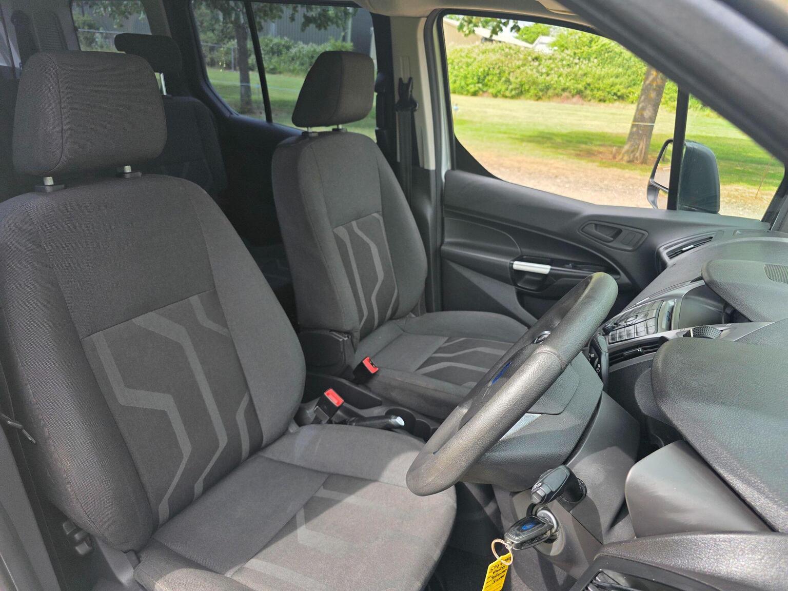 2017 Ford Grand Tourneo Connect image 28