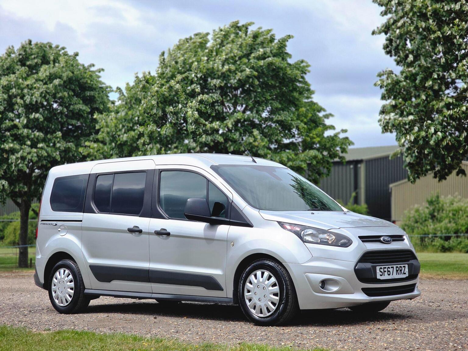 2017 Ford Grand Tourneo Connect image 2