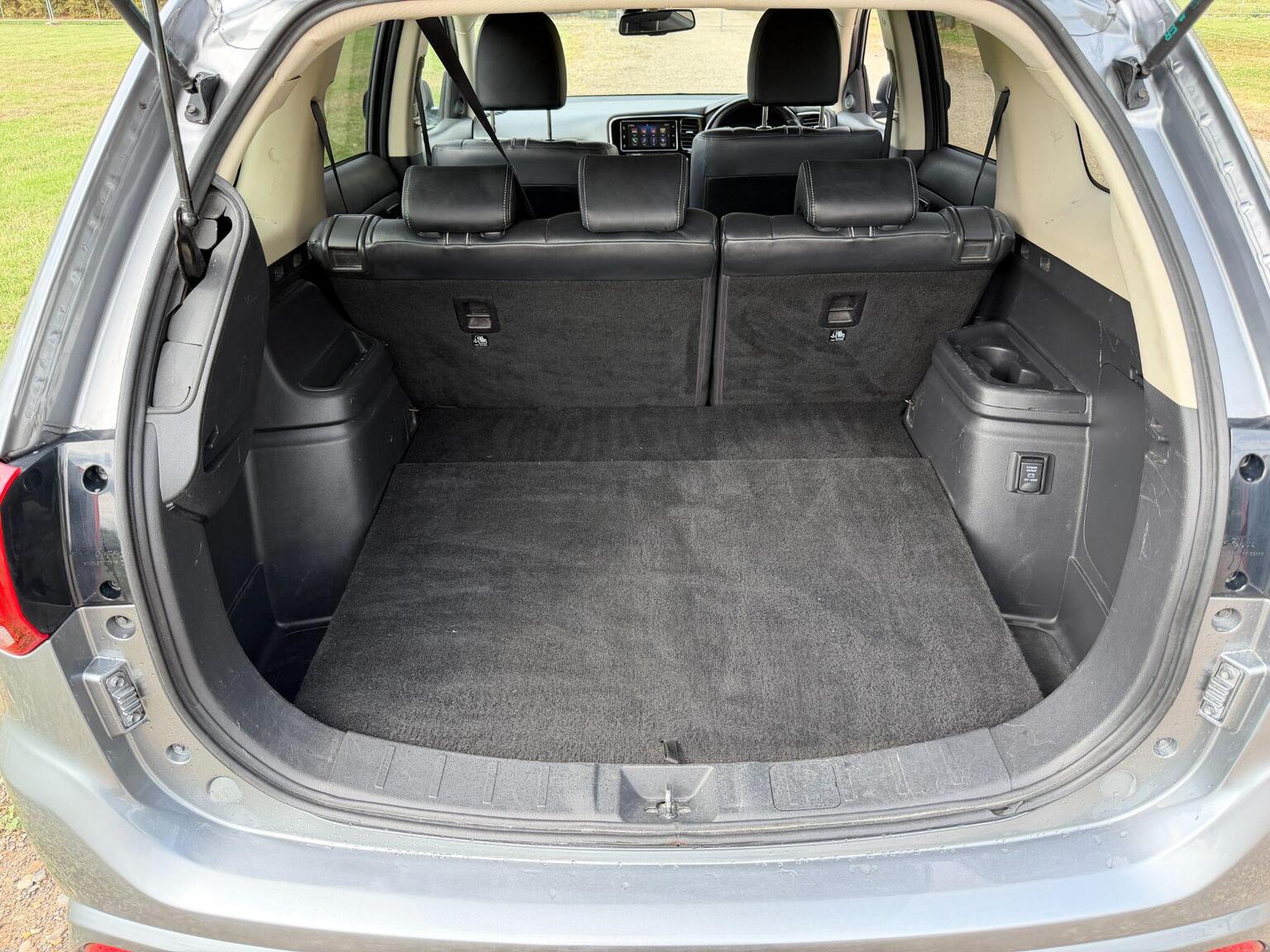 2018 Mitsubishi Outlander image 54