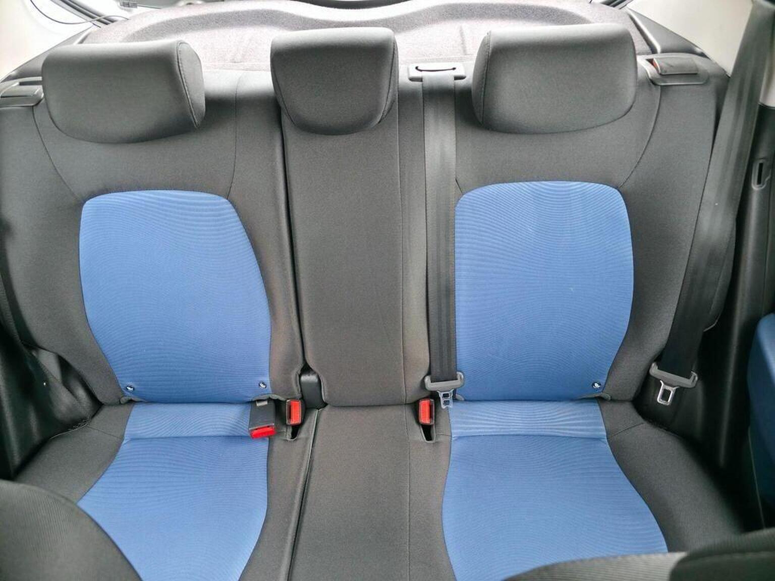 2016 Hyundai i10 image 32