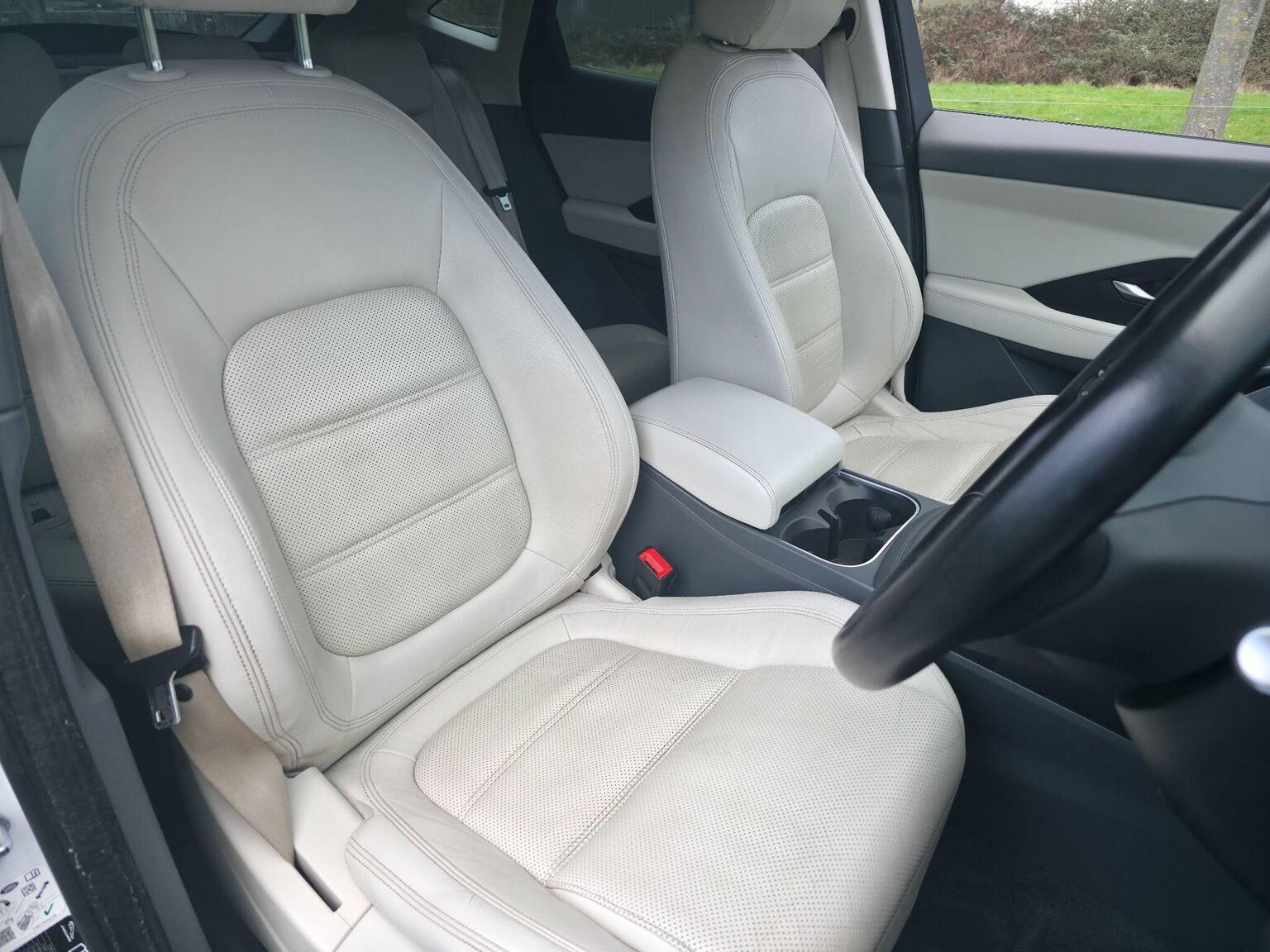 2018 Jaguar E-PACE image 30