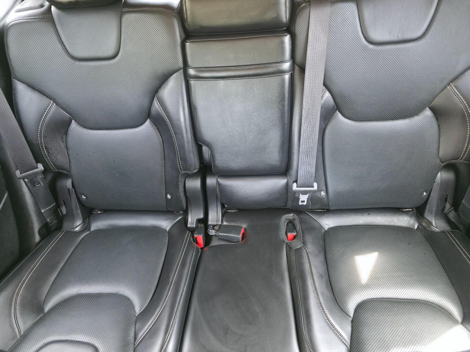 2016 Jeep Cherokee image 33