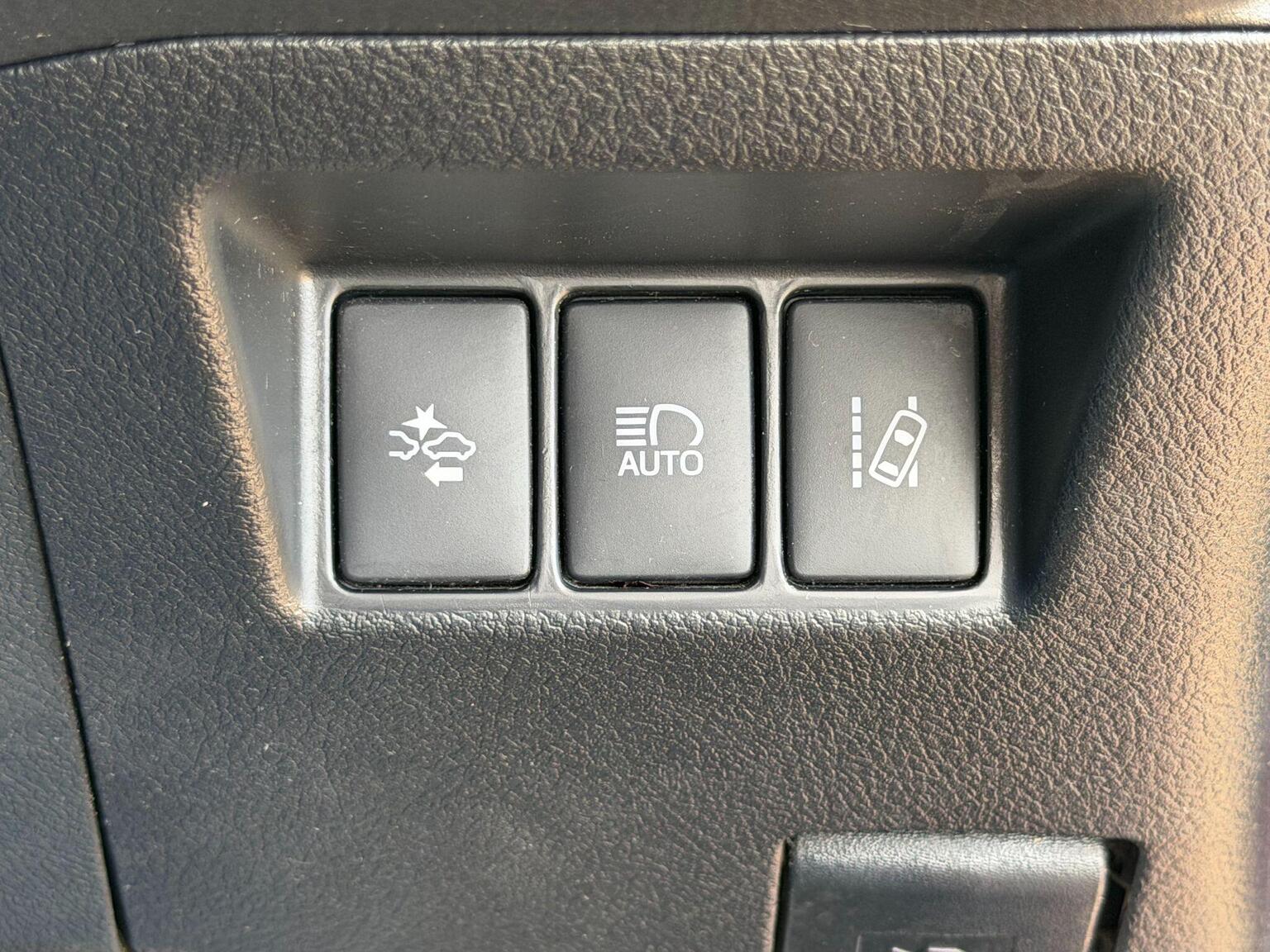 2017 Toyota Yaris image 30
