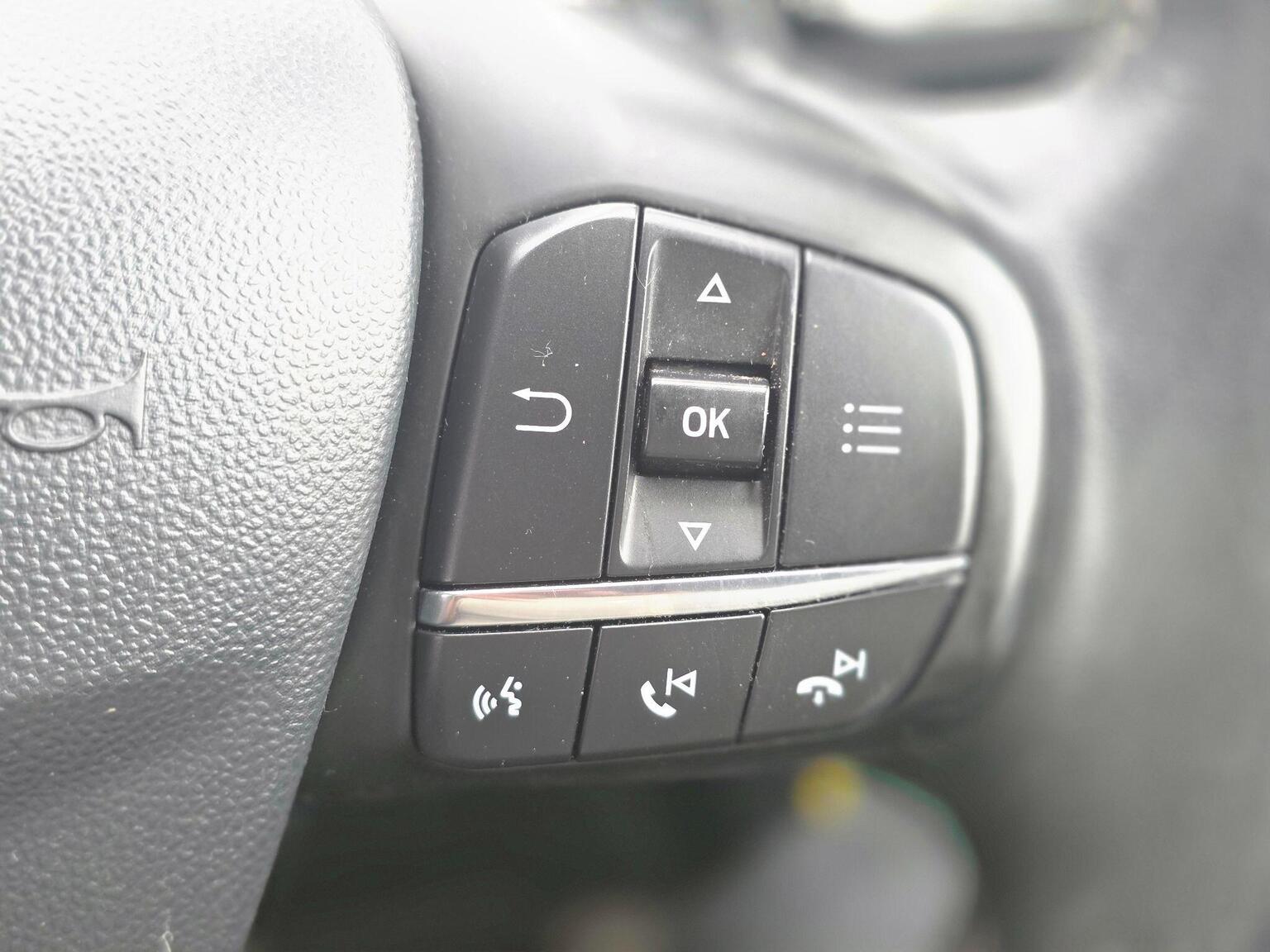 2017 Ford Fiesta image 33