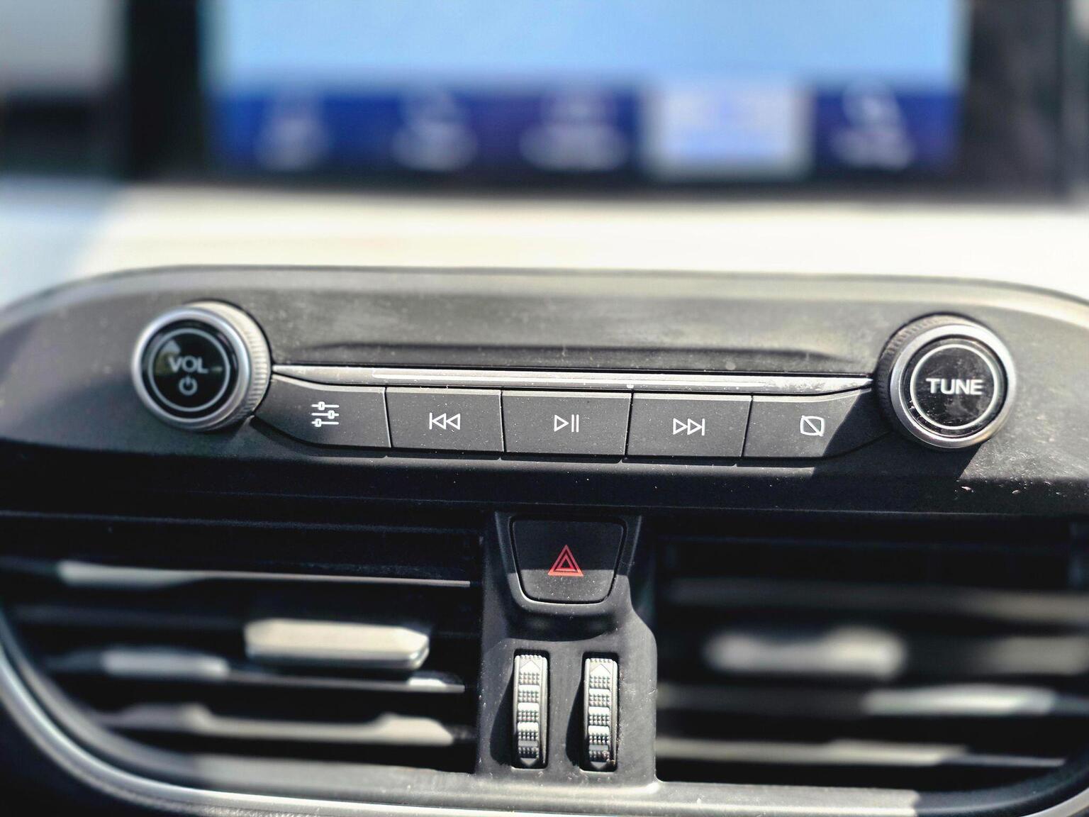 2020 Ford Focus image 48