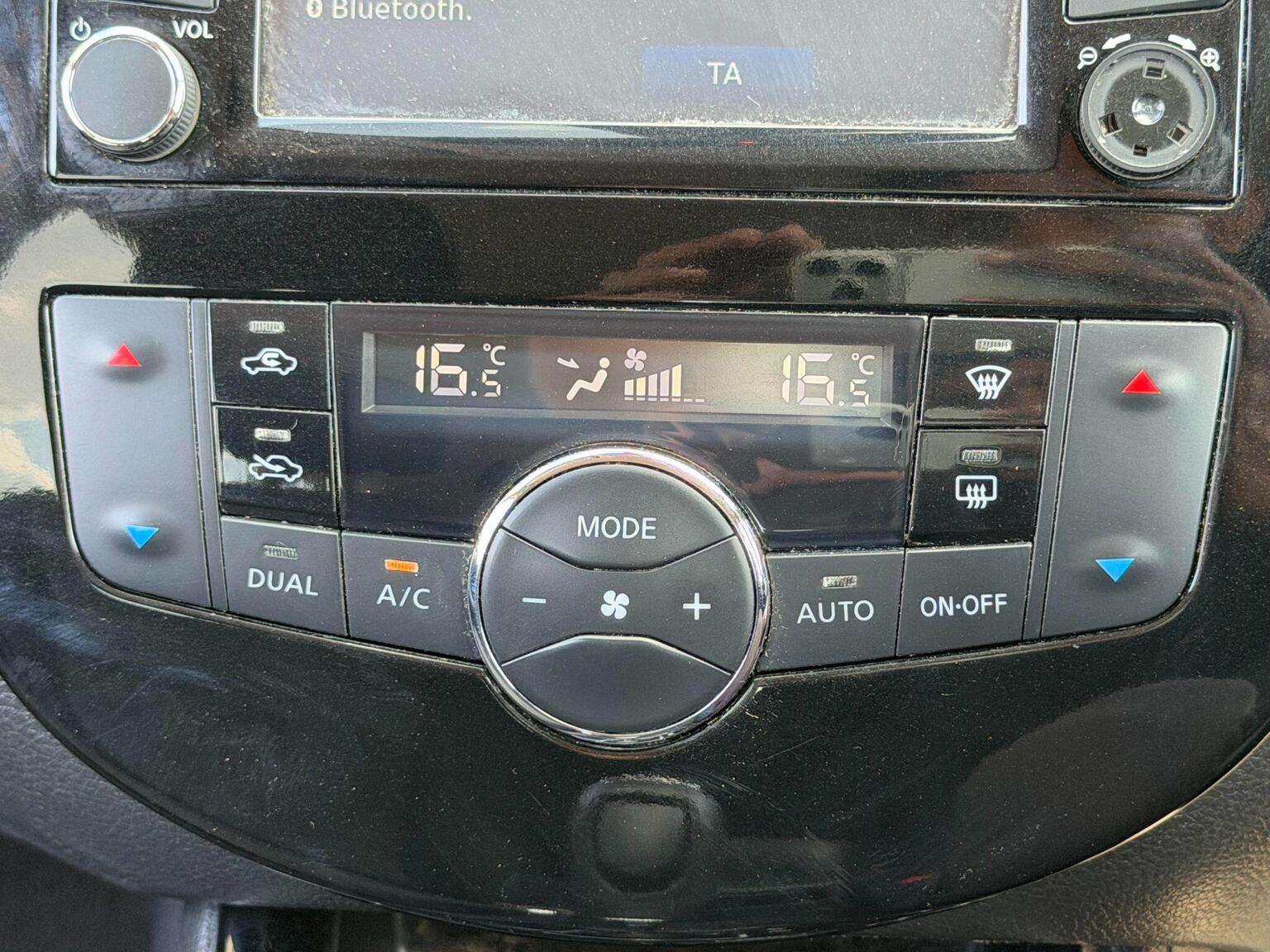 2016 Nissan Pulsar image 46