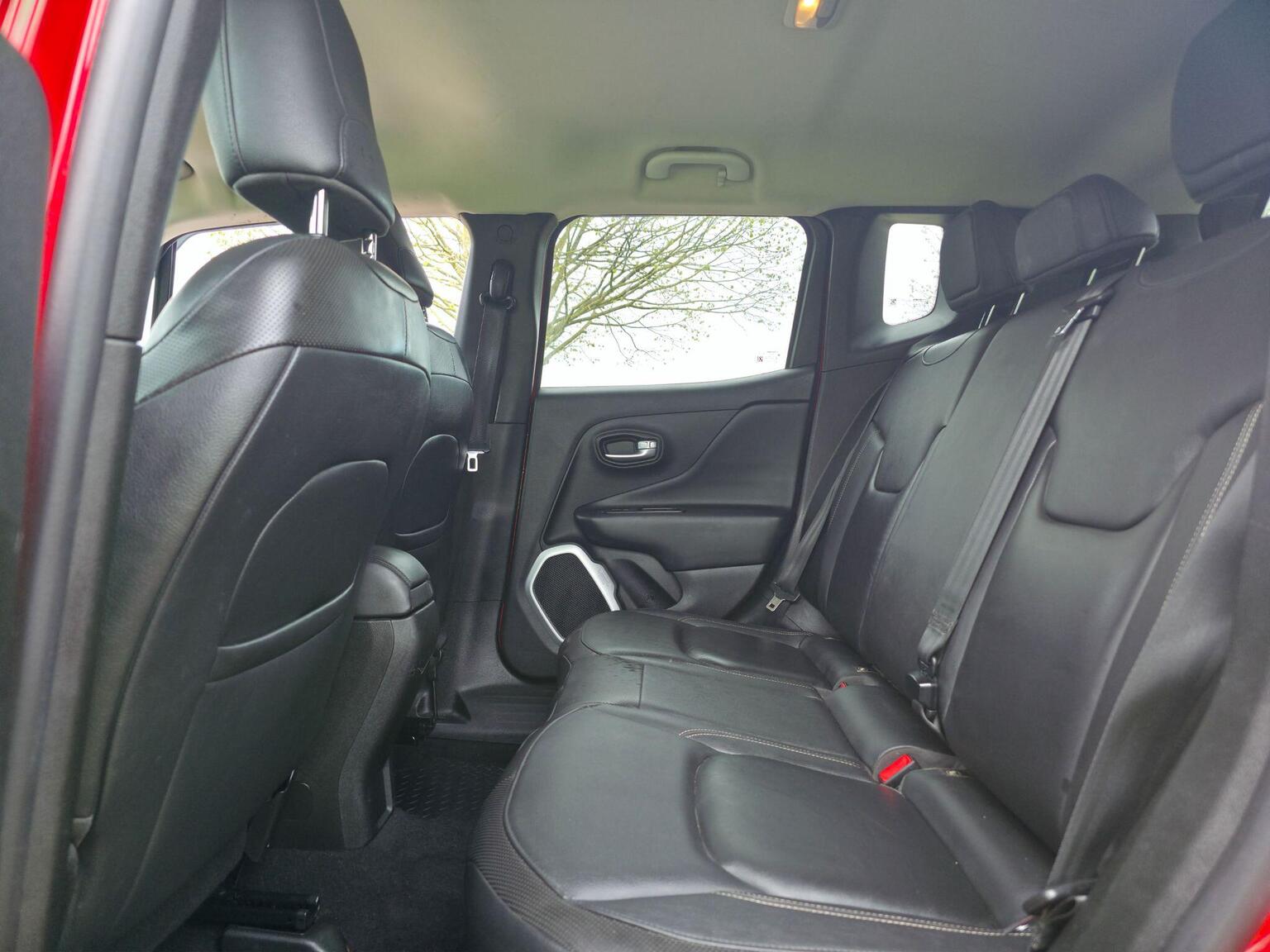 2017 Jeep Renegade image 25