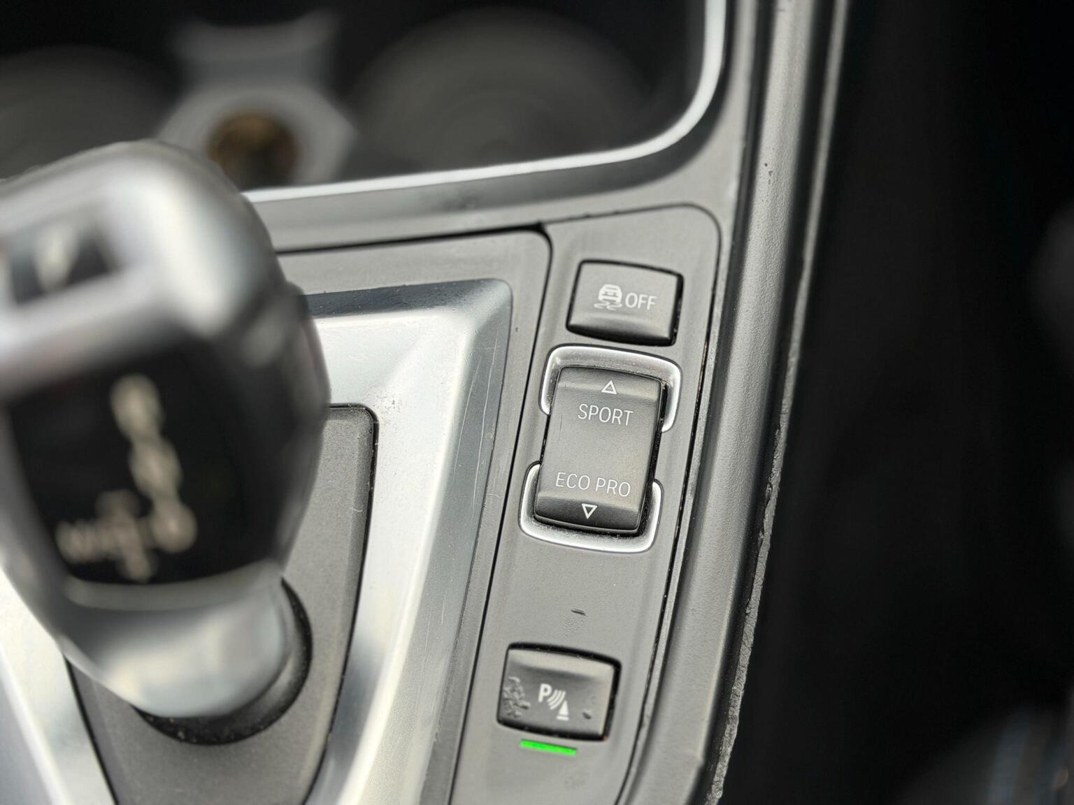 2018 BMW 3 Series image 37