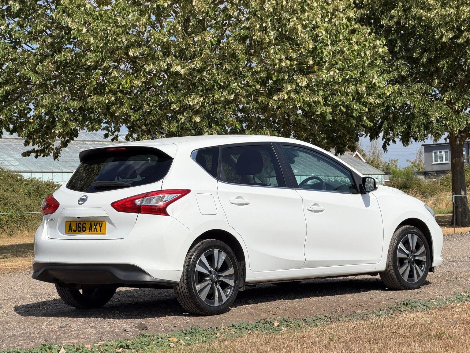 2016 Nissan Pulsar image 7