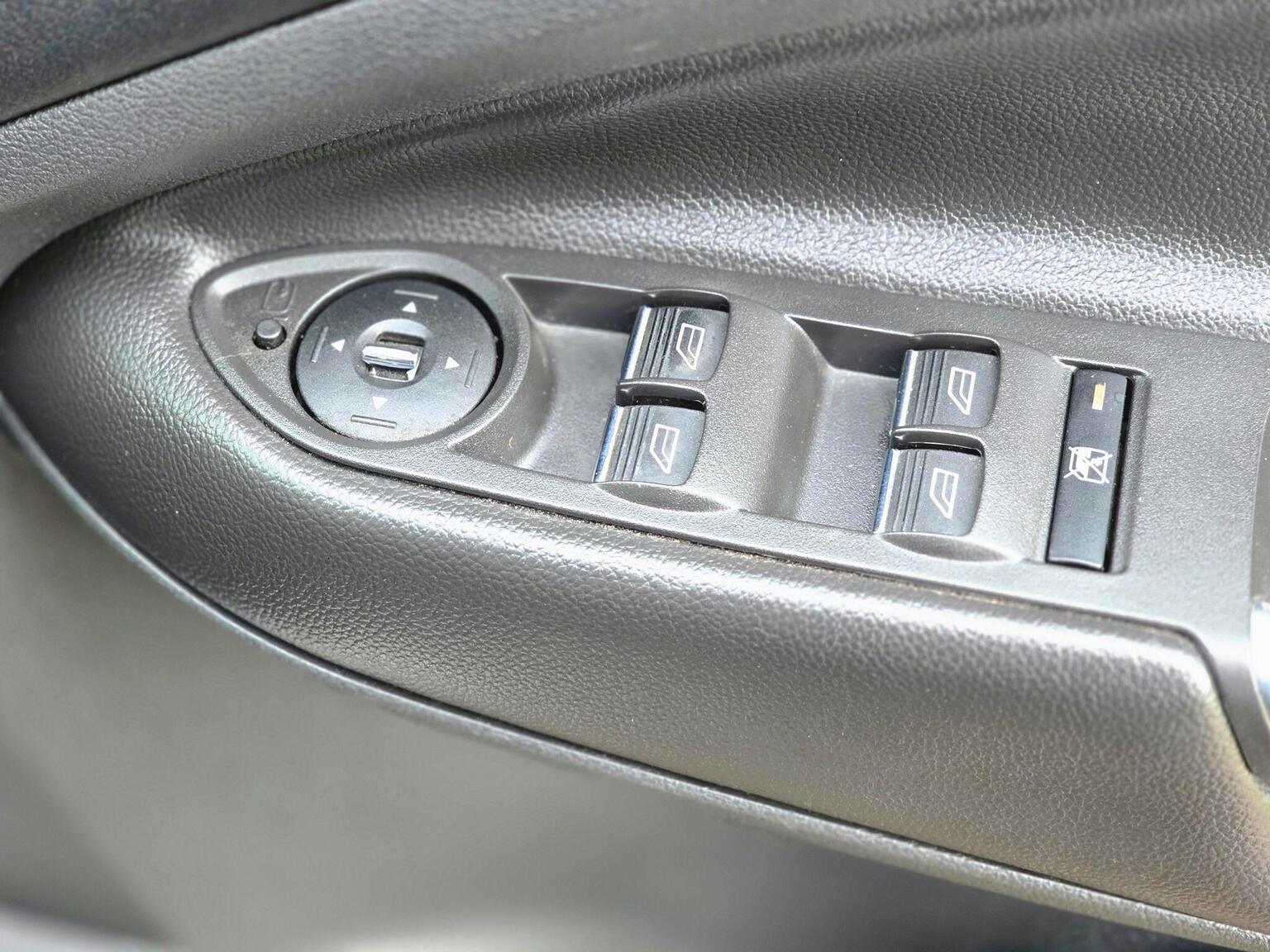 2014 Ford Kuga image 36