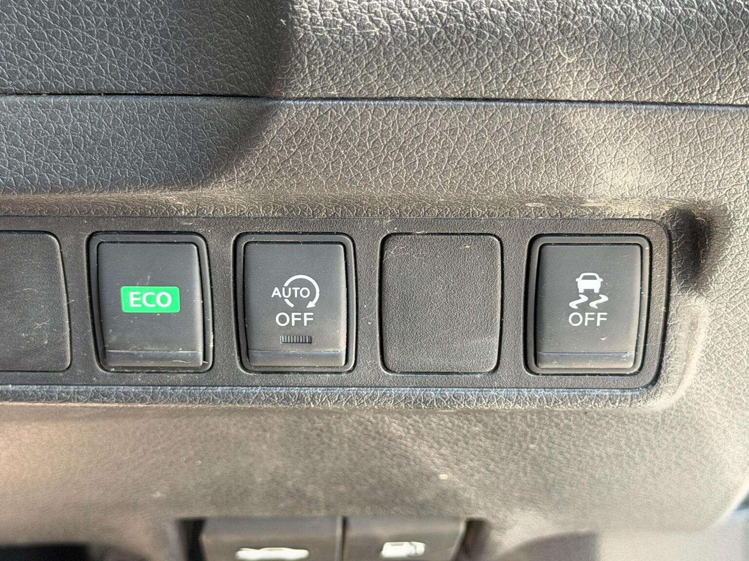 2016 Nissan Pulsar image 37