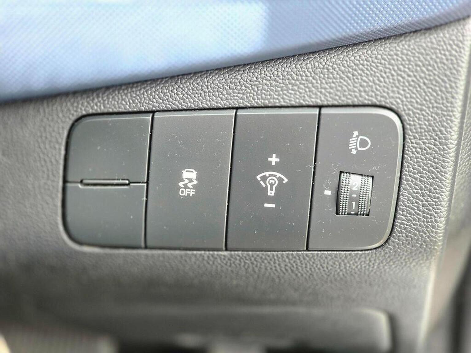 2016 Hyundai i10 image 36