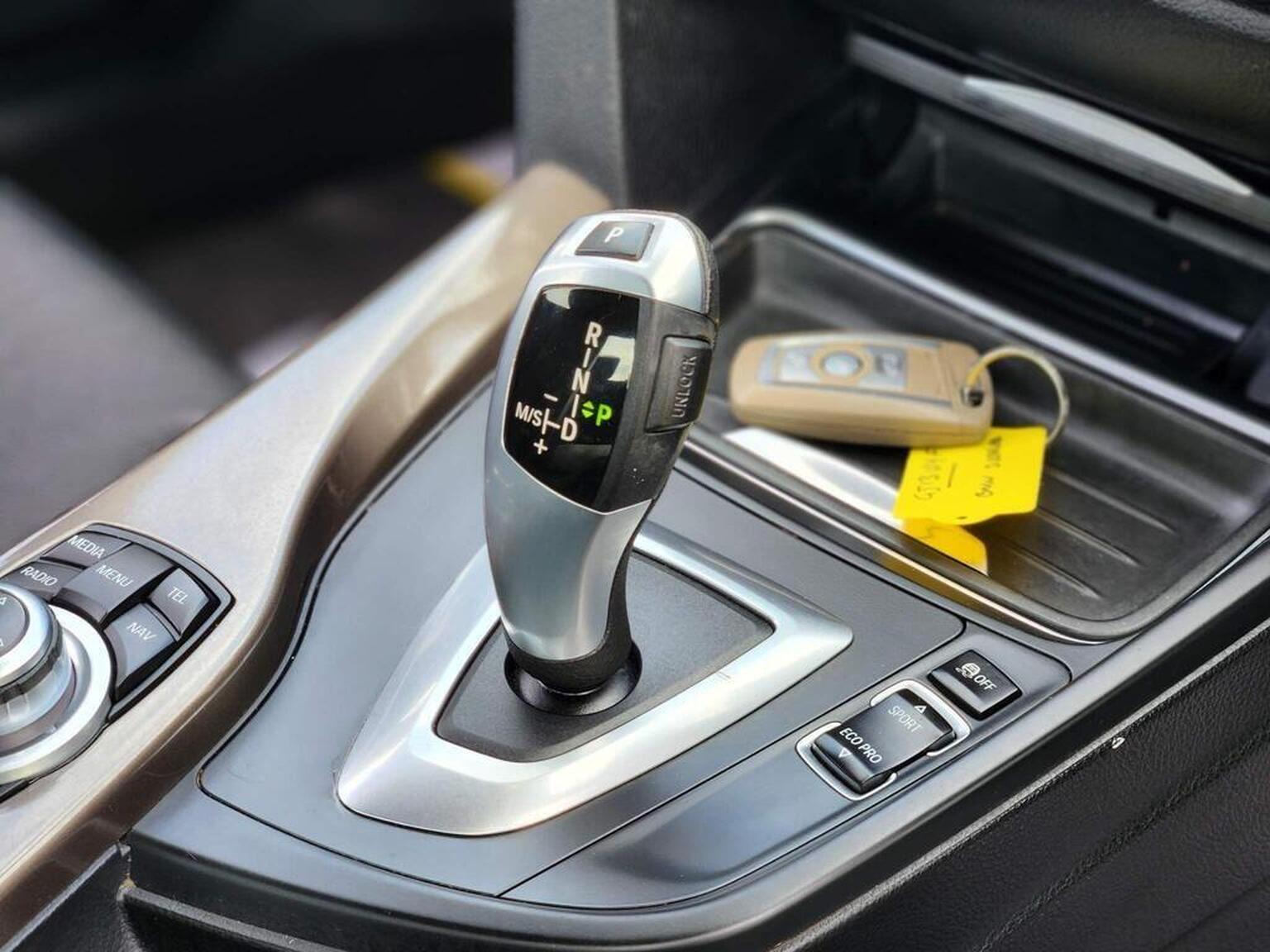 2013 BMW 3 Series image 26