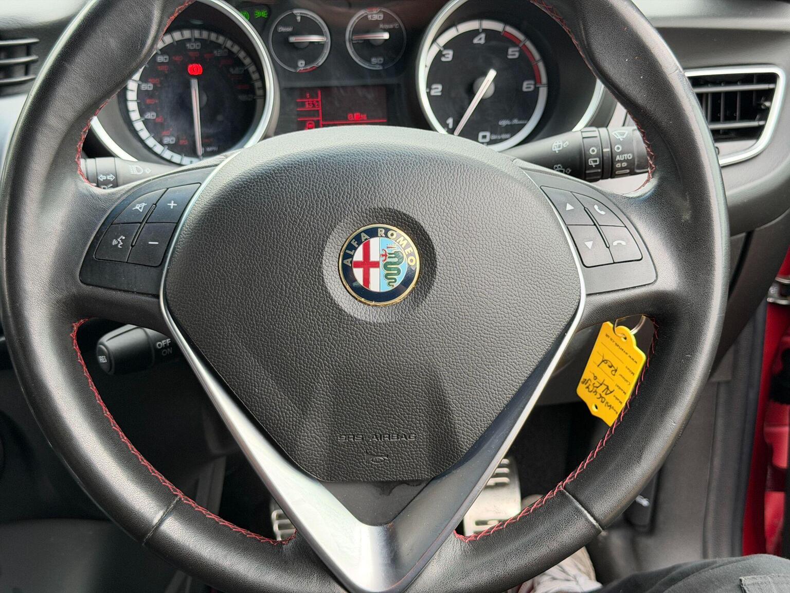 2014 Alfa Romeo Giulietta image 44