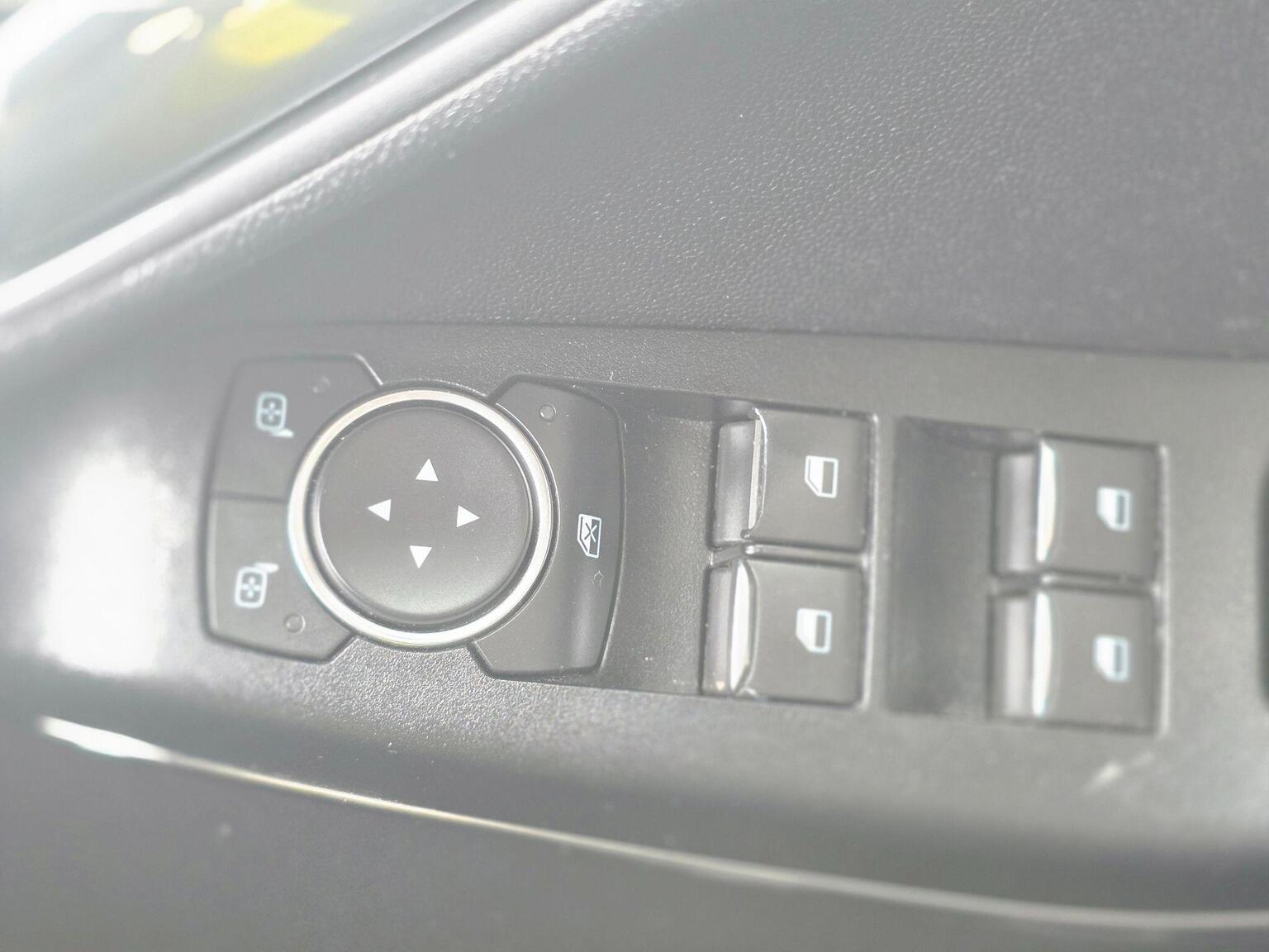 2017 Ford Fiesta image 30