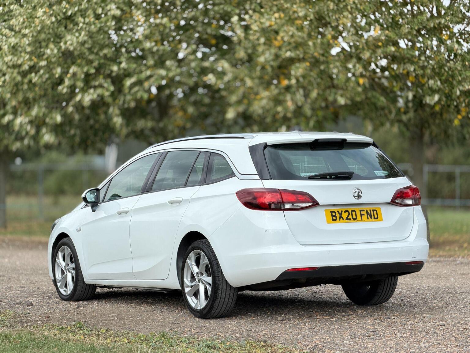 2020 Vauxhall Astra image 12