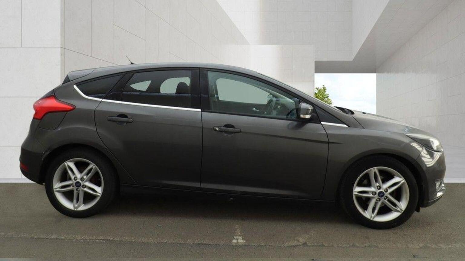 2016 Ford Focus image 2