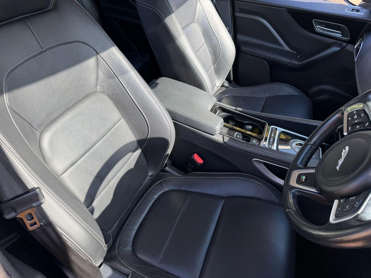 2018 Jaguar F-PACE image 31