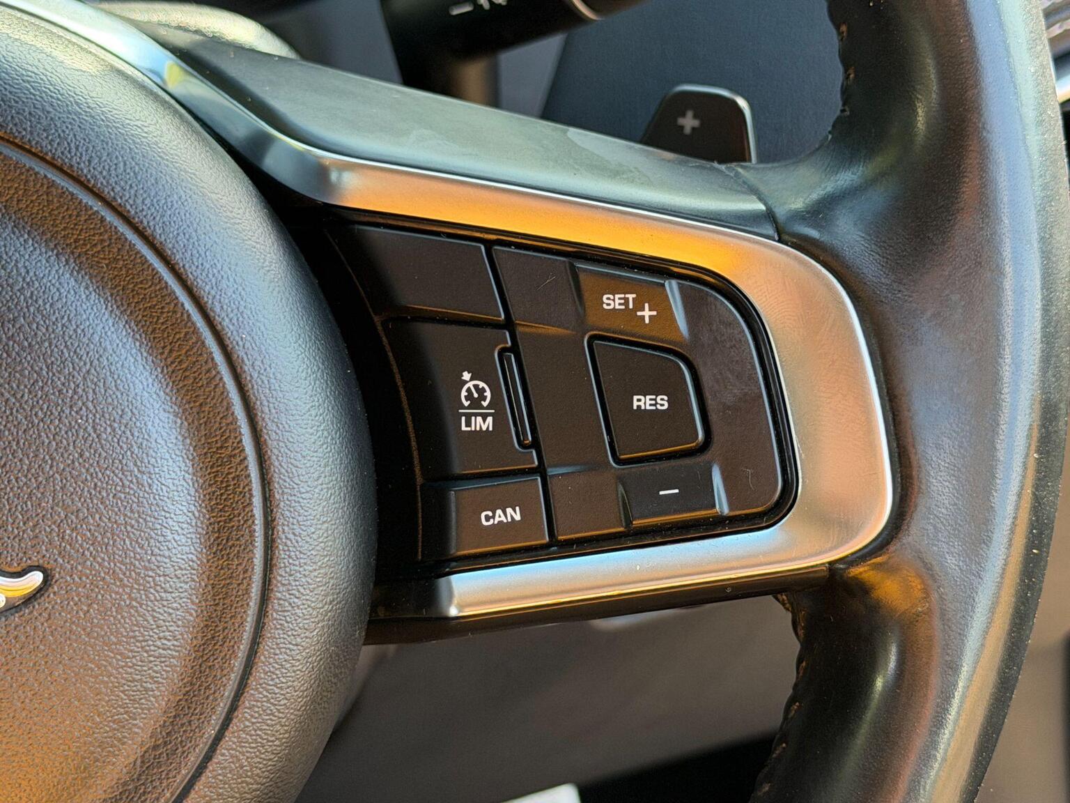 2018 Jaguar F-PACE image 38