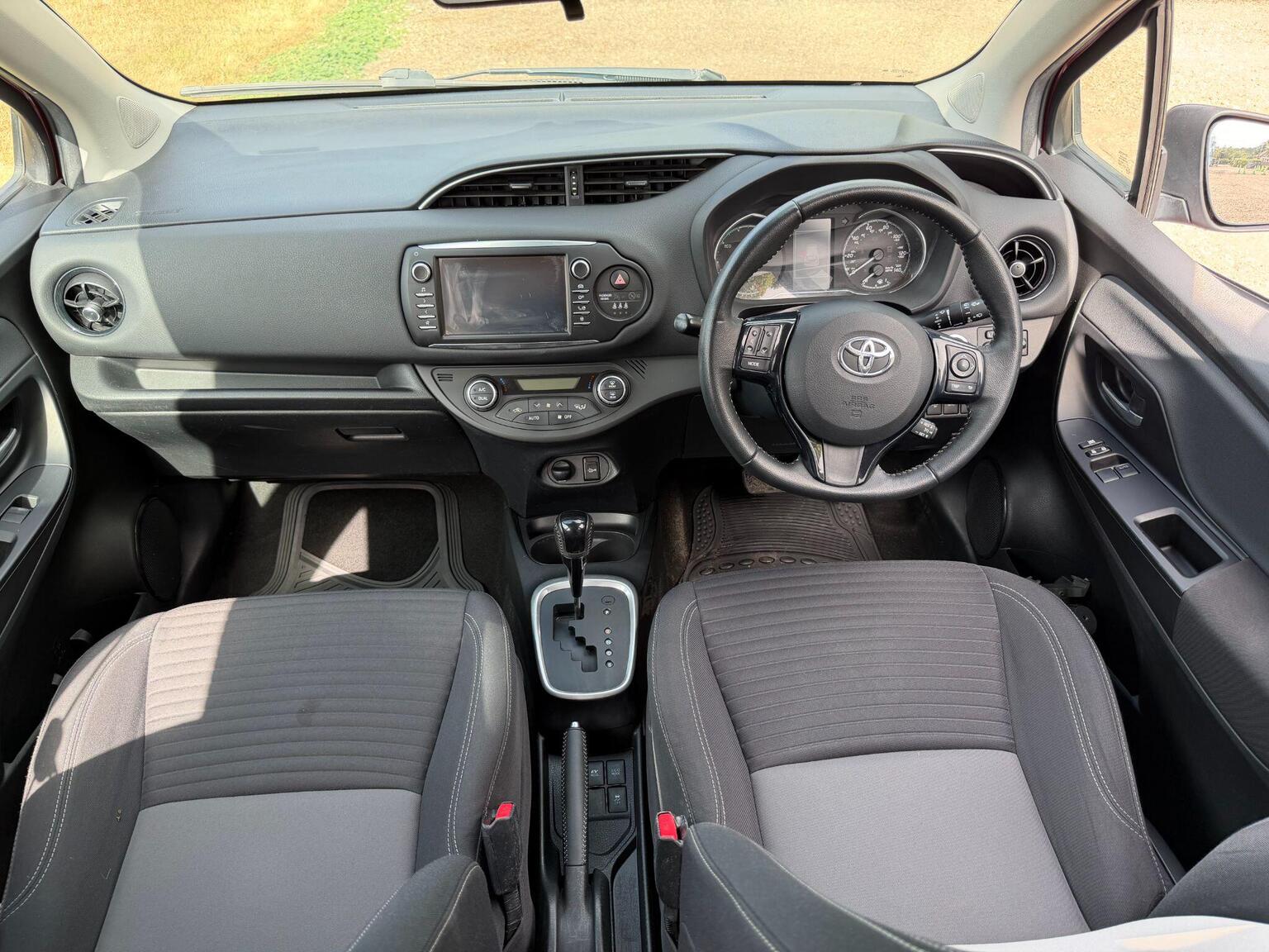 2017 Toyota Yaris image 25