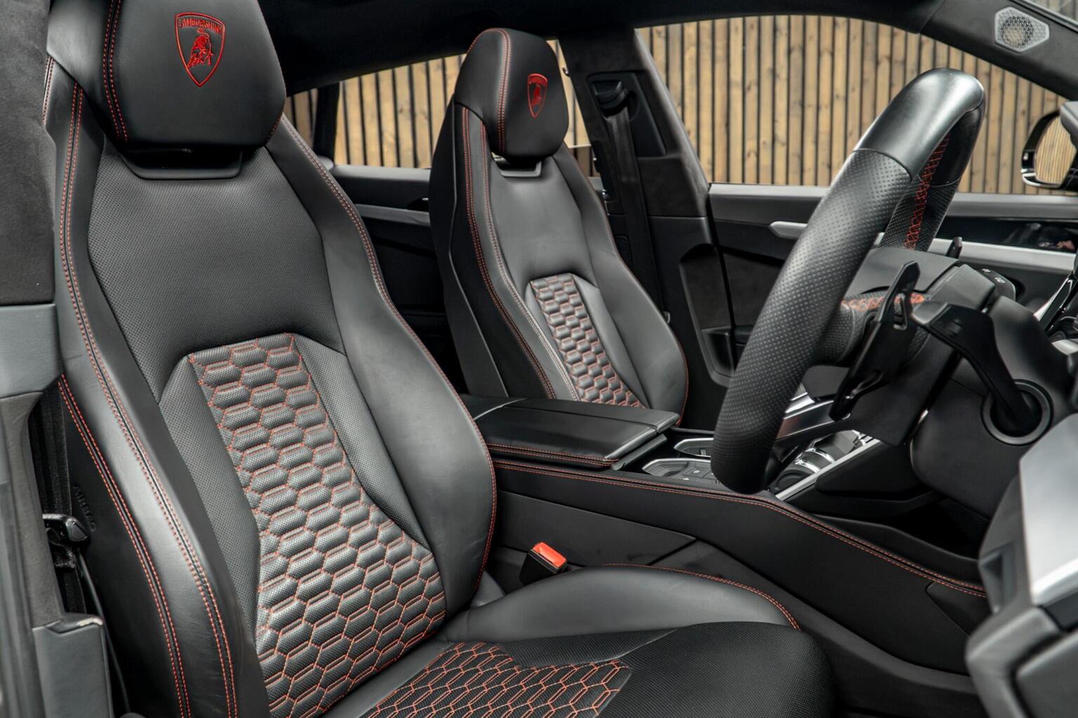 2020 Lamborghini Urus V8 BiTurbo Auto 4WD — photograph 2