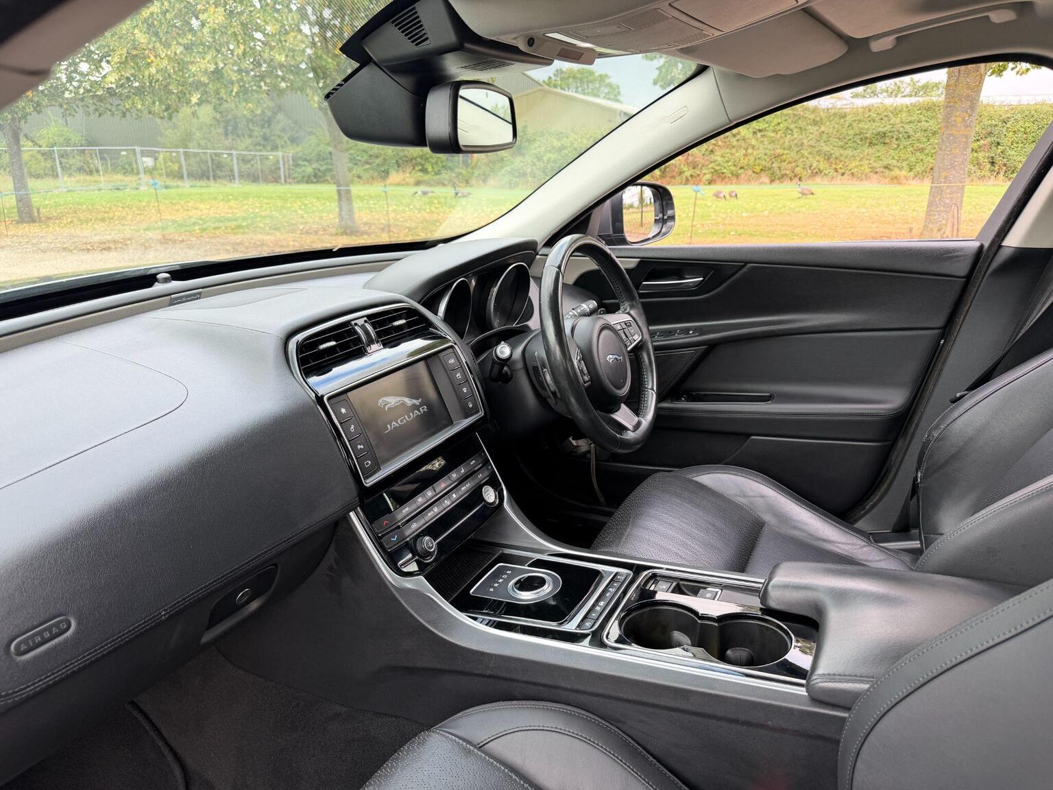 2016 Jaguar XE image 27