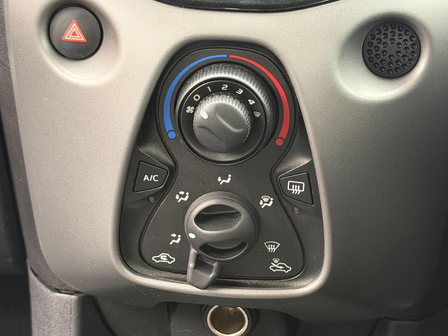 2020 Toyota AYGO image 33