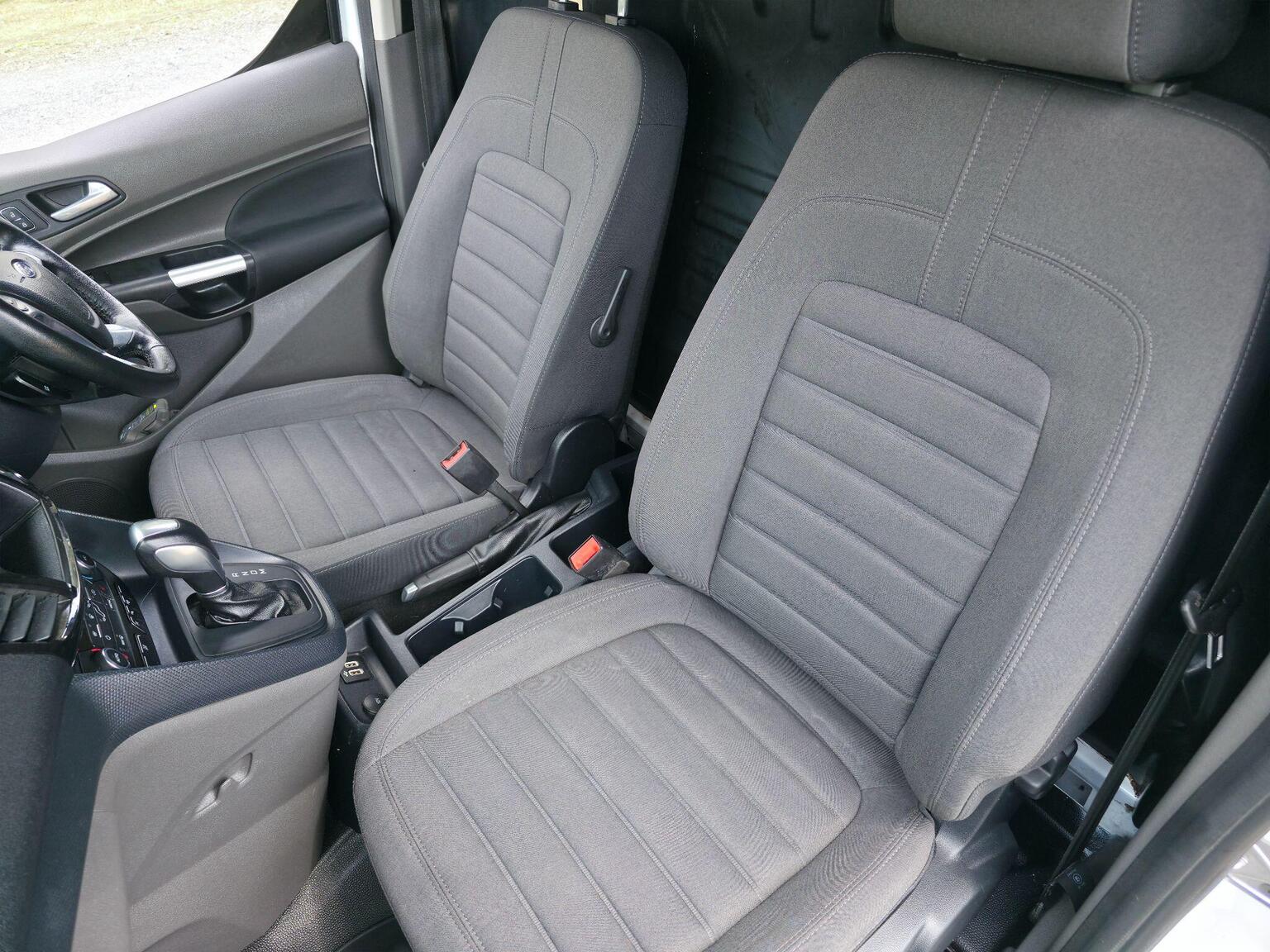 2020 Ford Transit Connect image 27