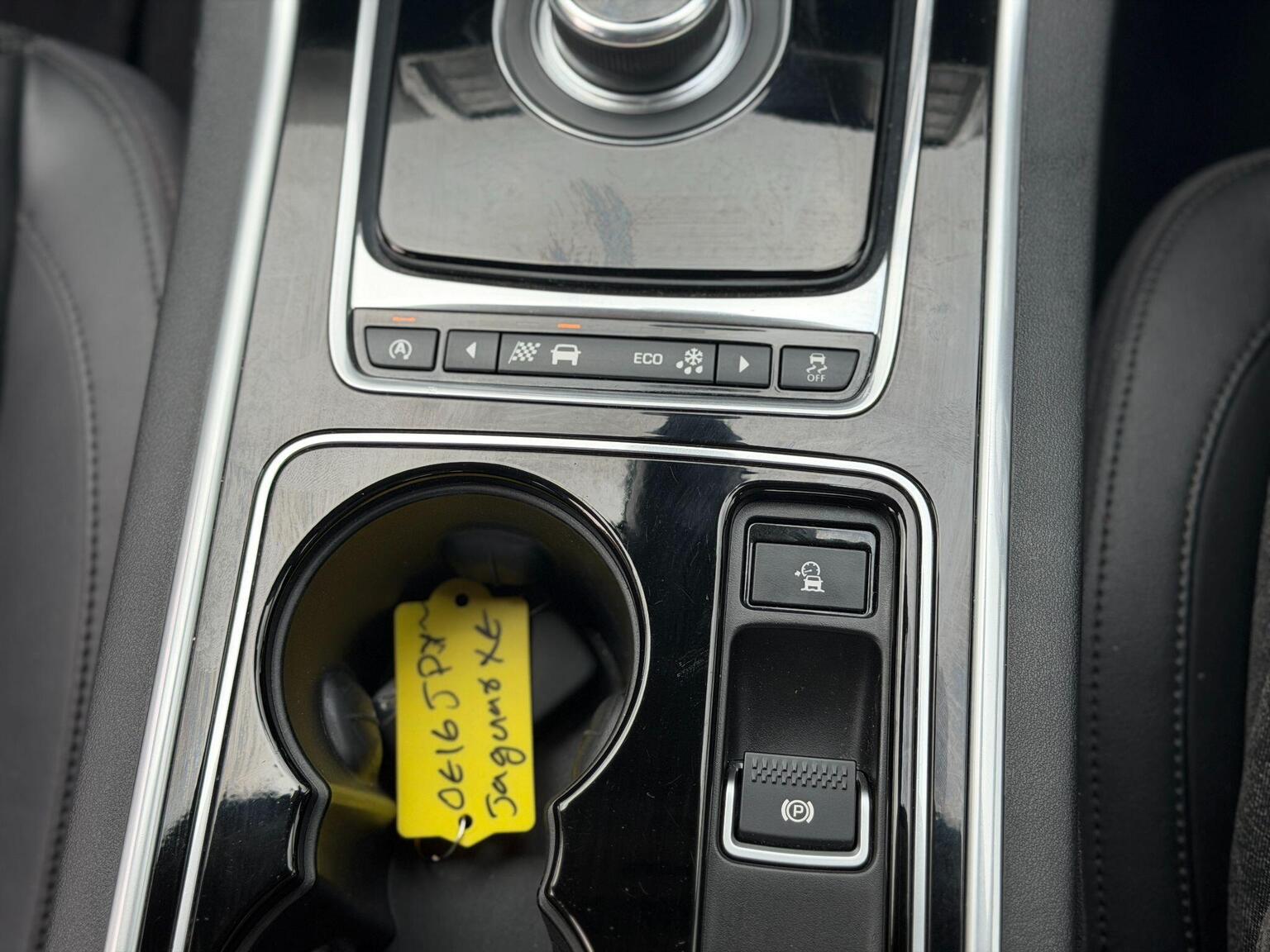 2016 Jaguar XE image 39