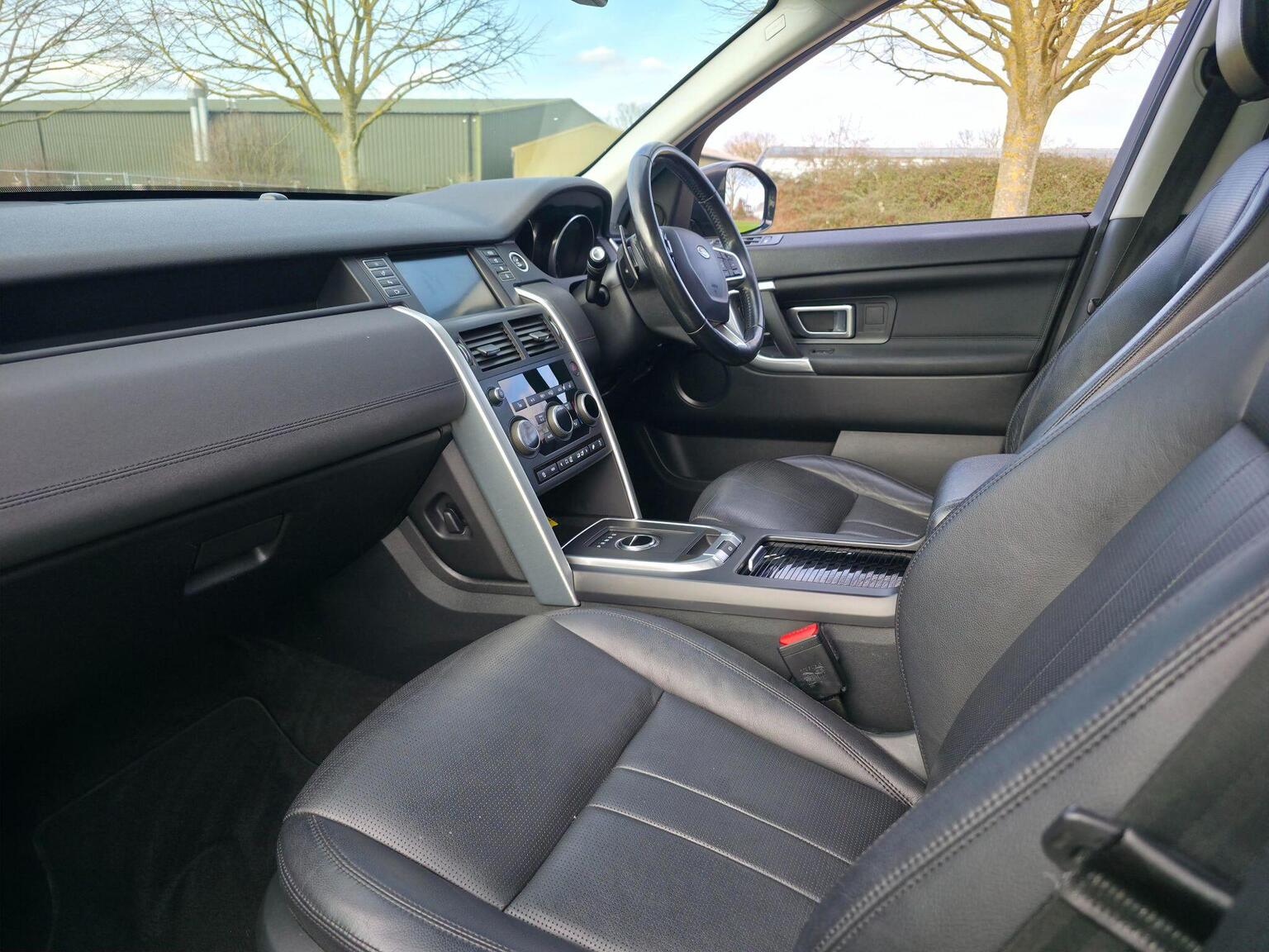 2018 Land Rover Discovery Sport image 32