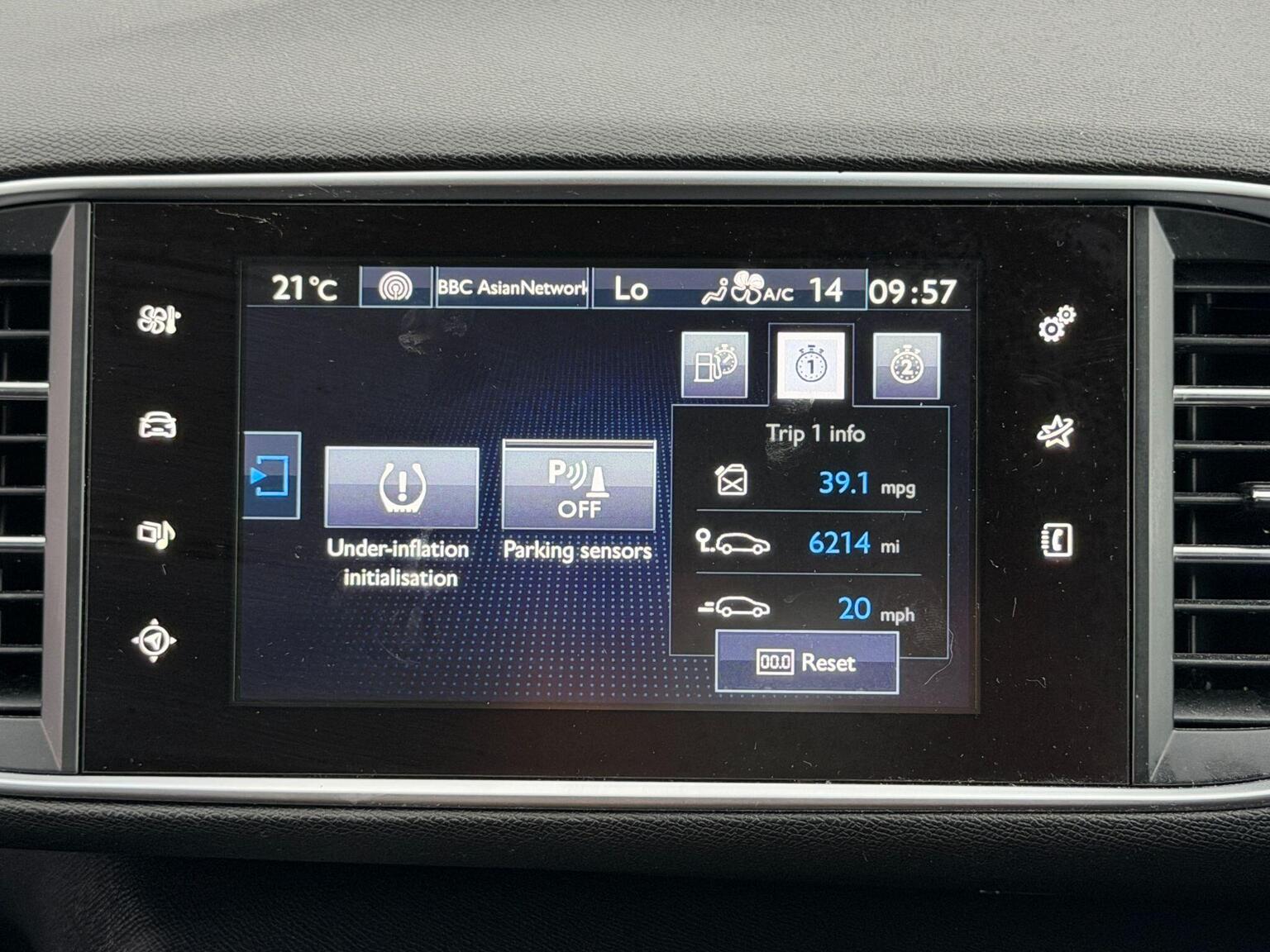 2017 Peugeot 308 image 42