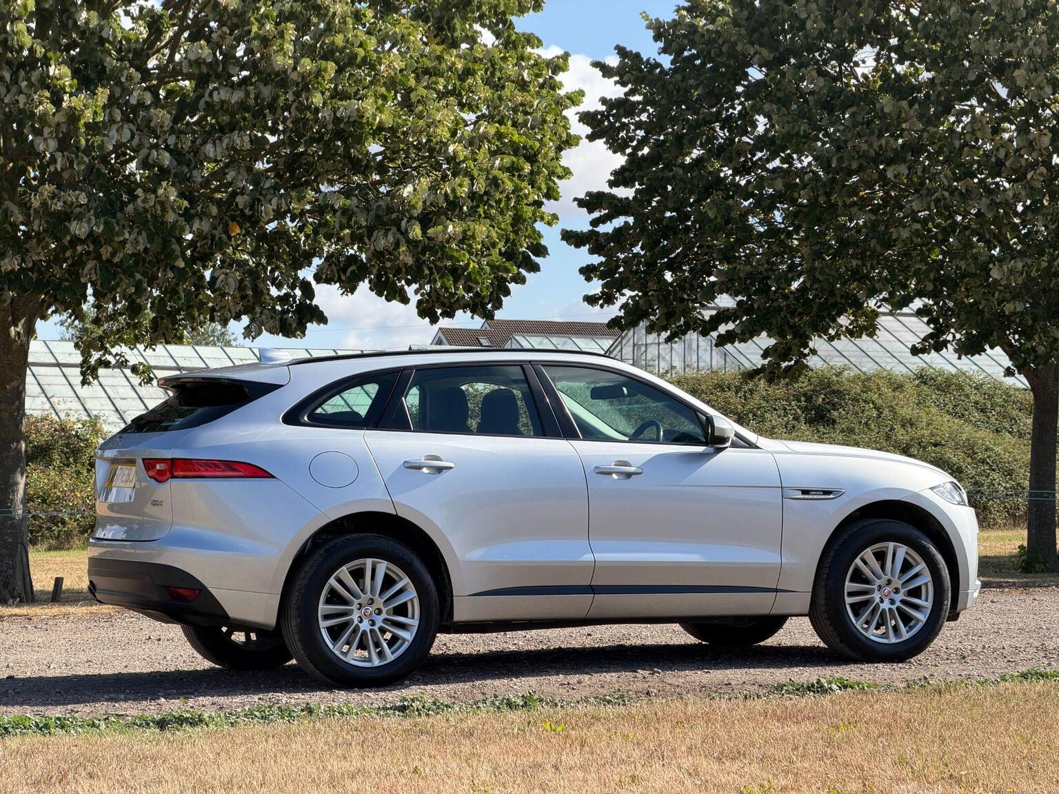 2018 Jaguar F-PACE image 4