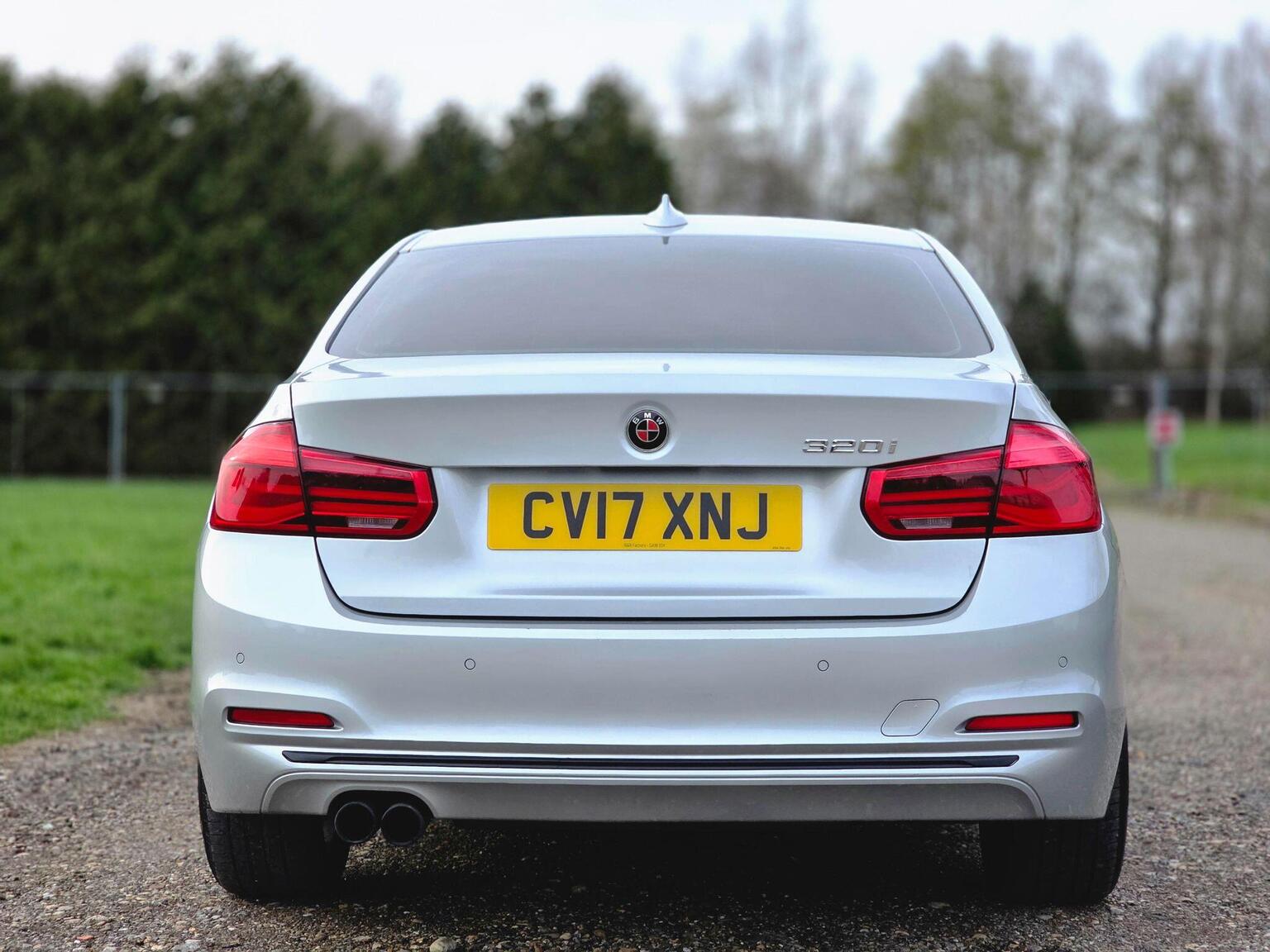 2017 BMW 3 Series image 8