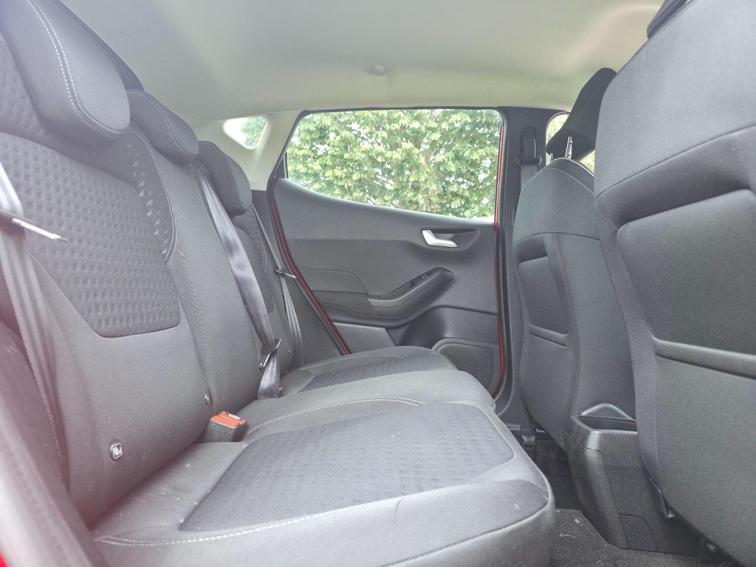 2017 Ford Fiesta image 25
