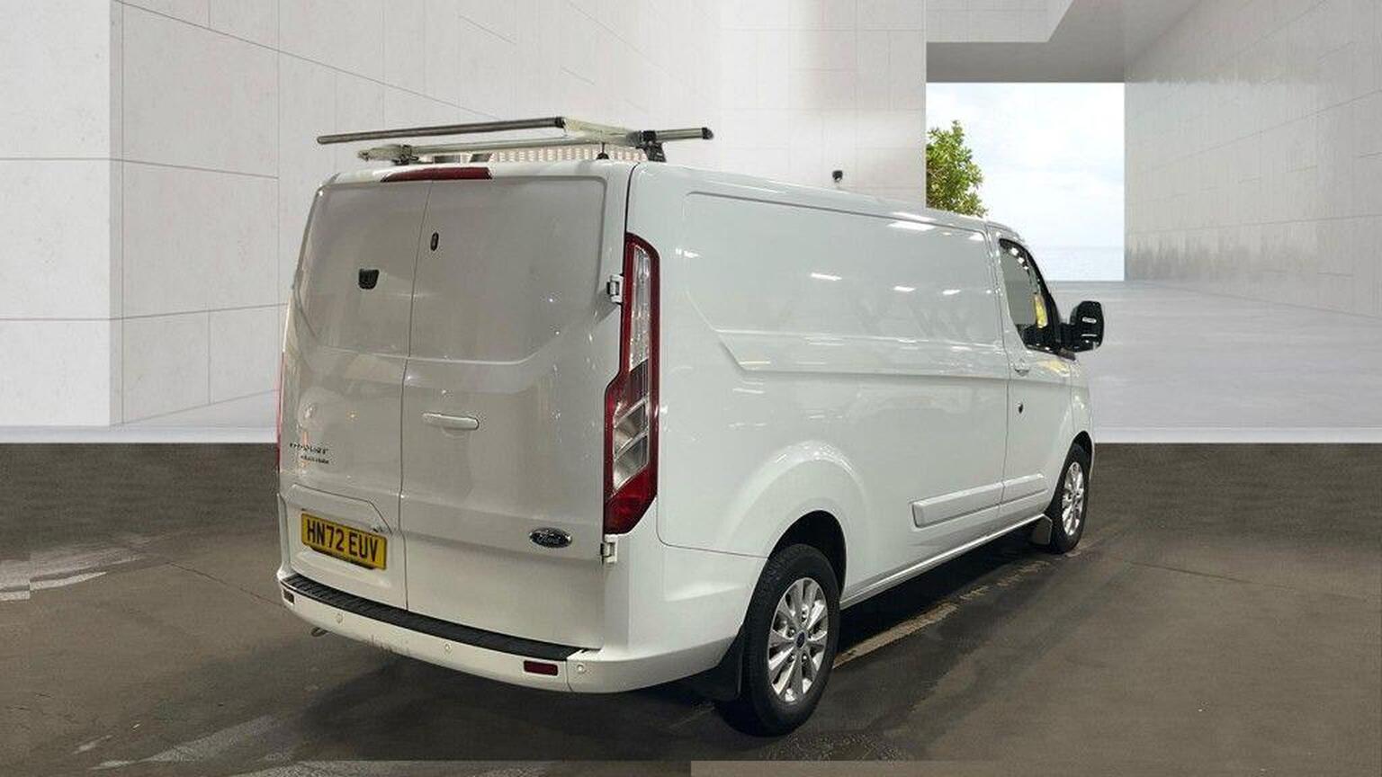 2022 Ford Transit Custom image 3