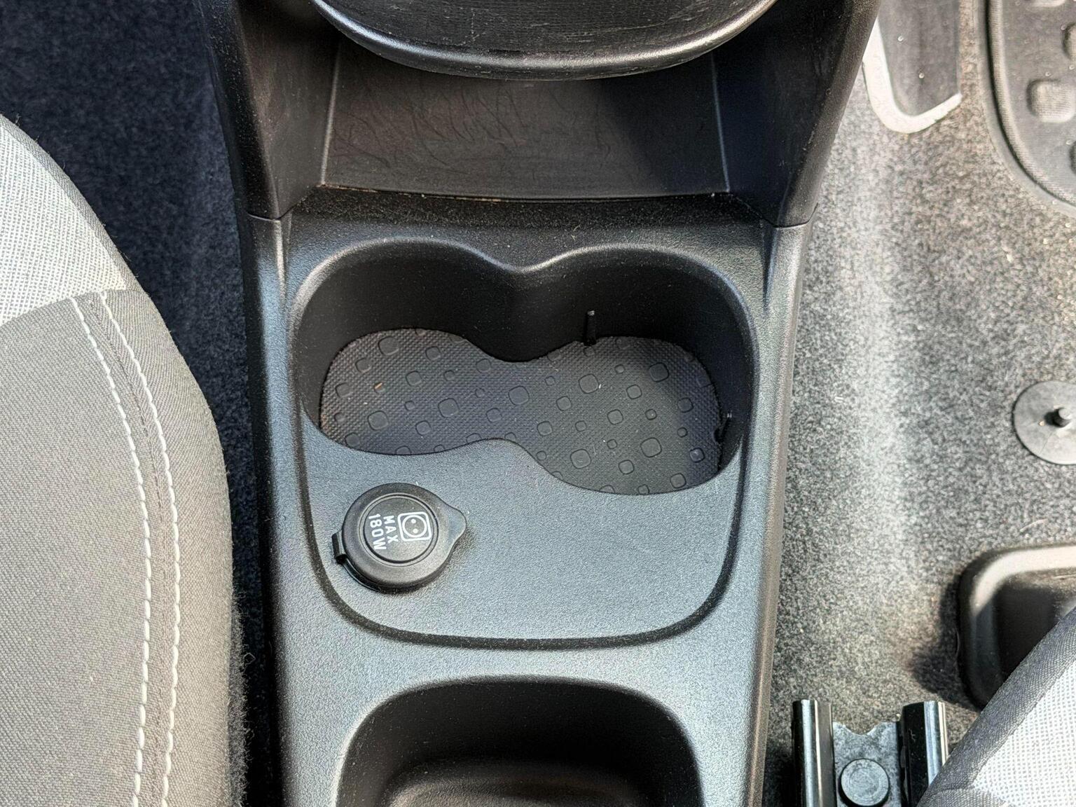 2017 Fiat Panda image 38