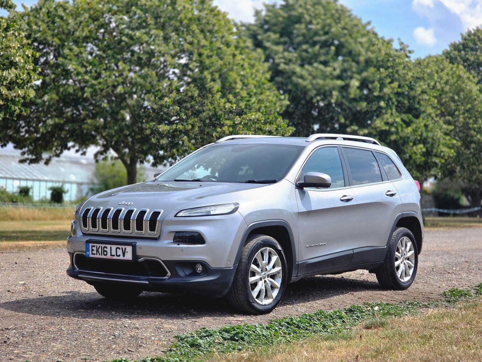2016 Jeep Cherokee image 18