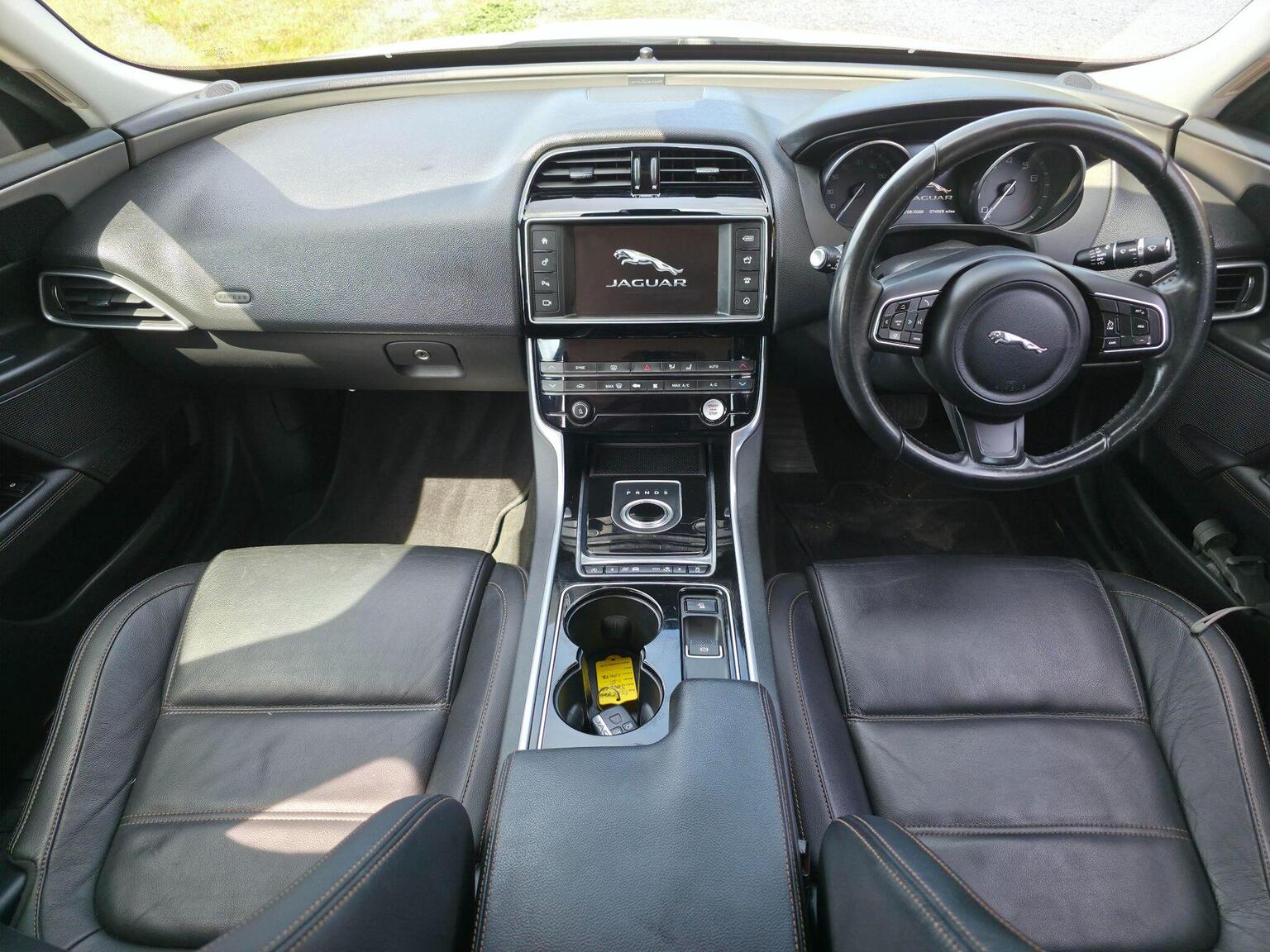 2016 Jaguar XE image 32
