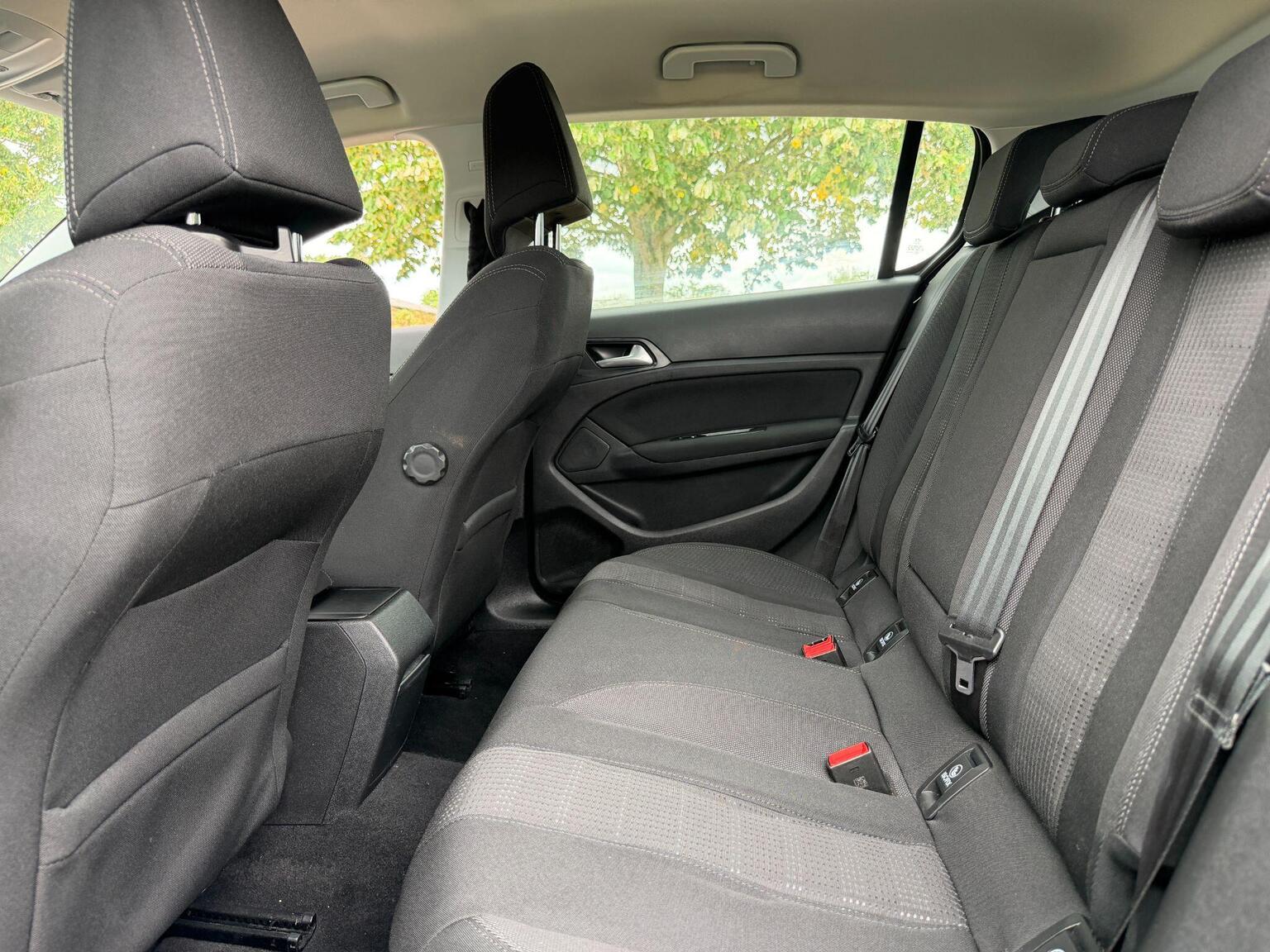 2017 Peugeot 308 image 25