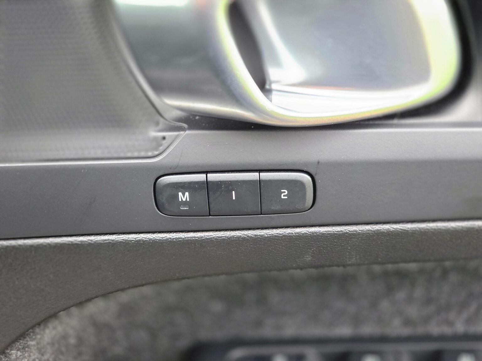 2024 Volvo EX40 image 30