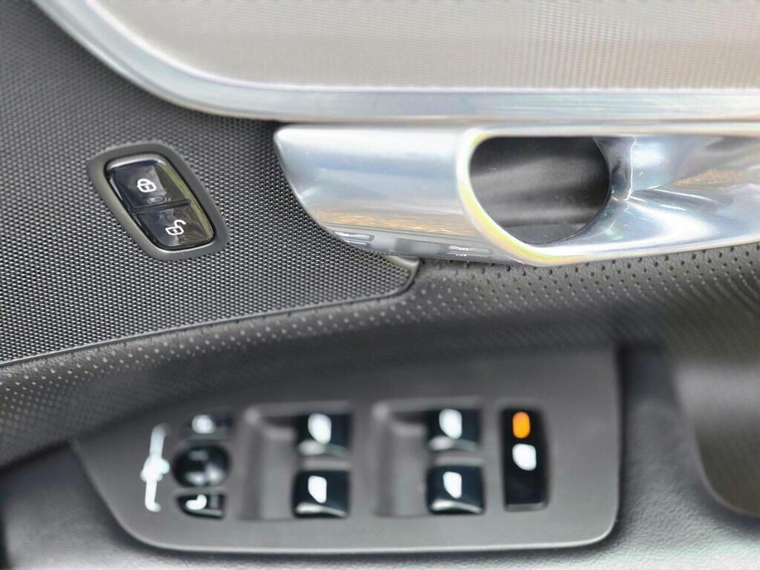 2019 Volvo S90 image 39
