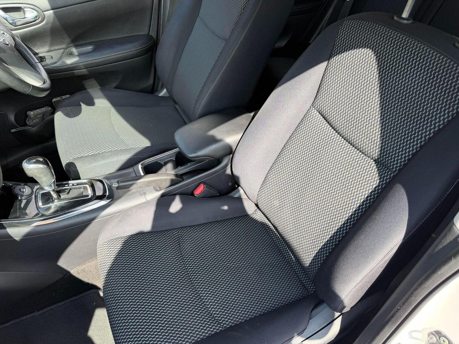 2016 Nissan Pulsar image 30