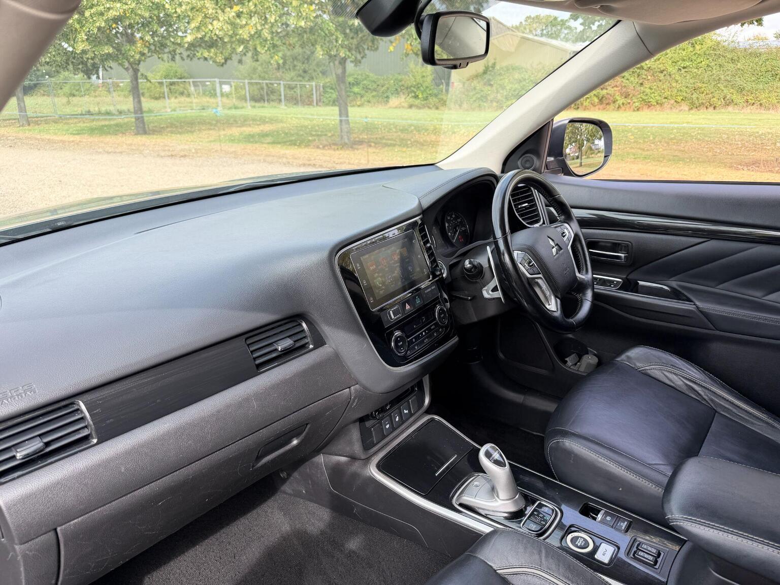 2018 Mitsubishi Outlander image 28