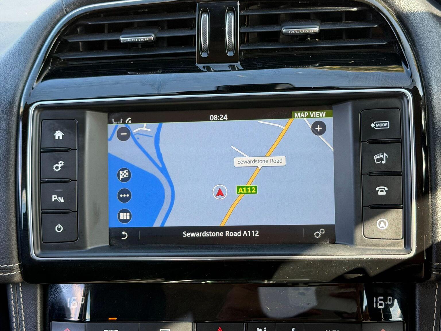 2018 Jaguar F-PACE image 46