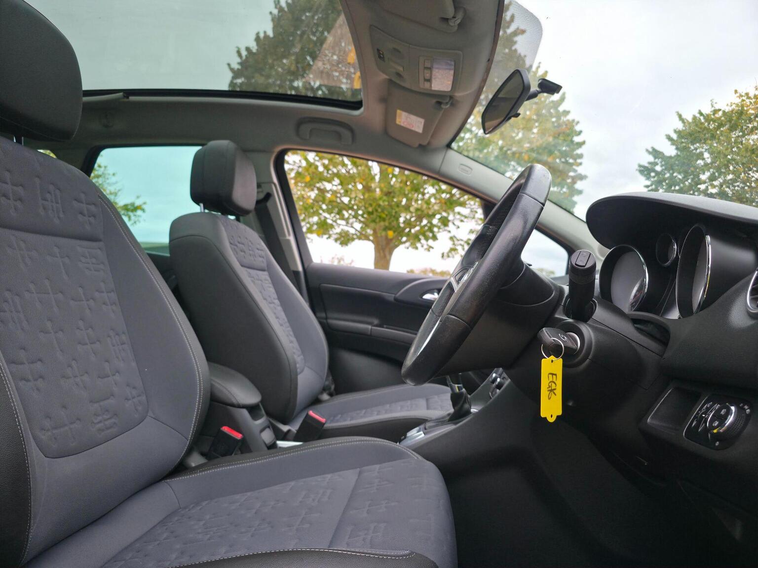 2016 Vauxhall Meriva image 21