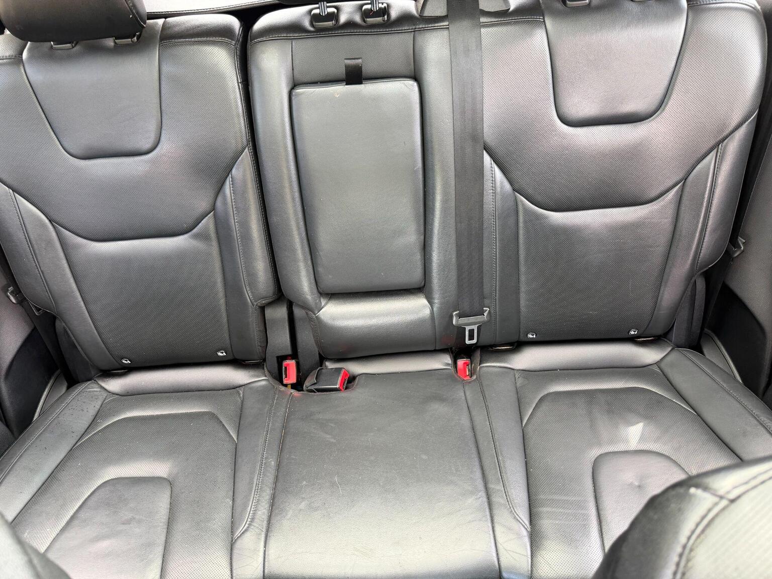 2018 Ford Edge image 35